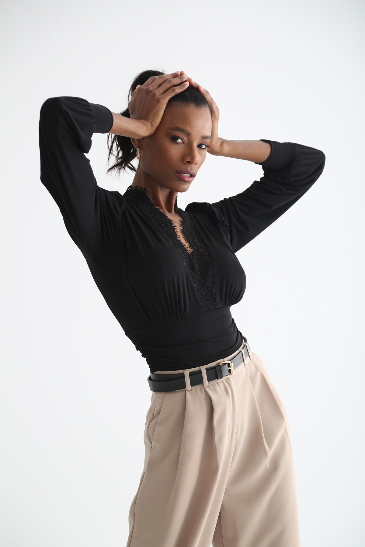 Siyah Dantel Detaylı Bodysuit 