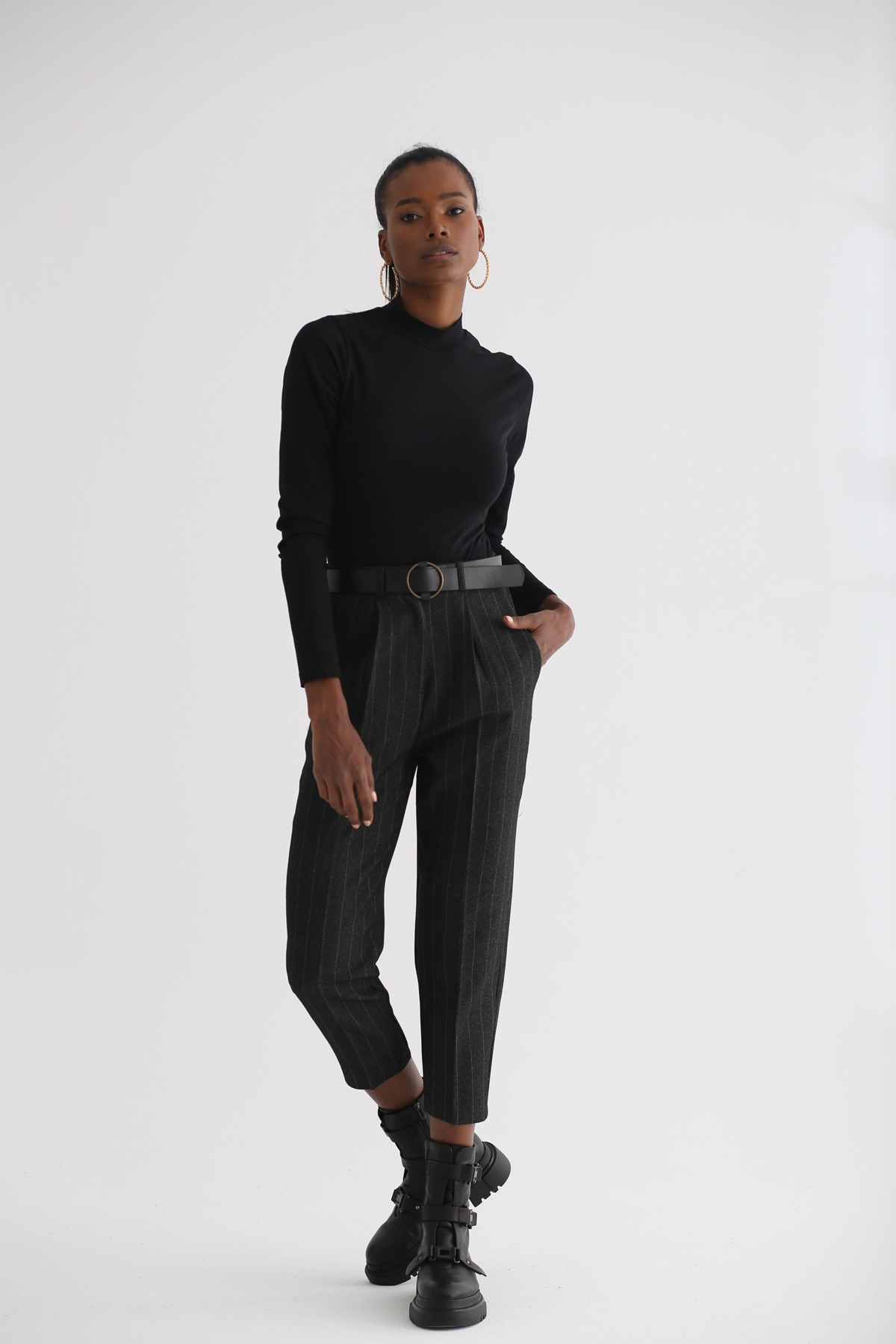 Siyah Dik Yaka Bodysuit 