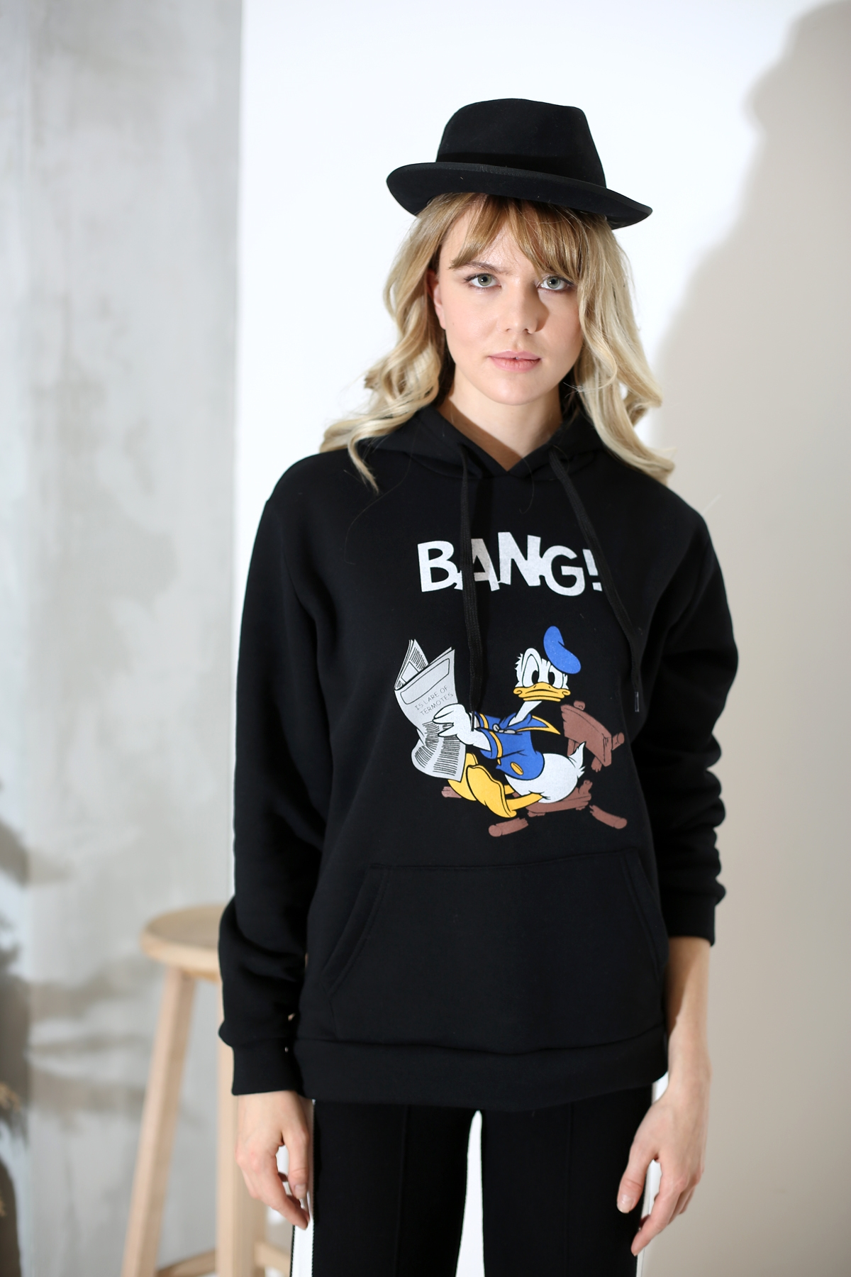 Siyah Donald Duck Baskılı Kapşonlu Sweatshirt