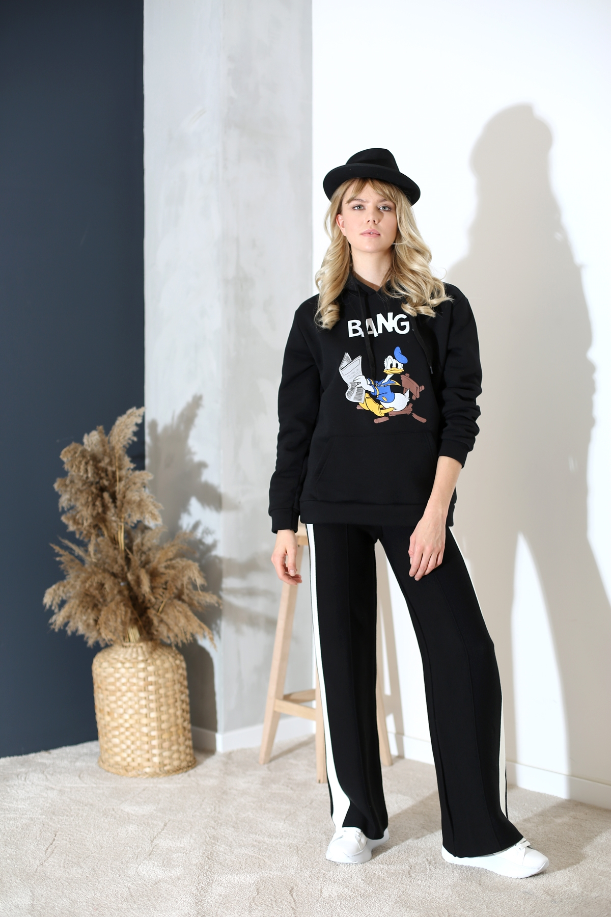 Siyah Donald Duck Baskılı Kapşonlu Sweatshirt