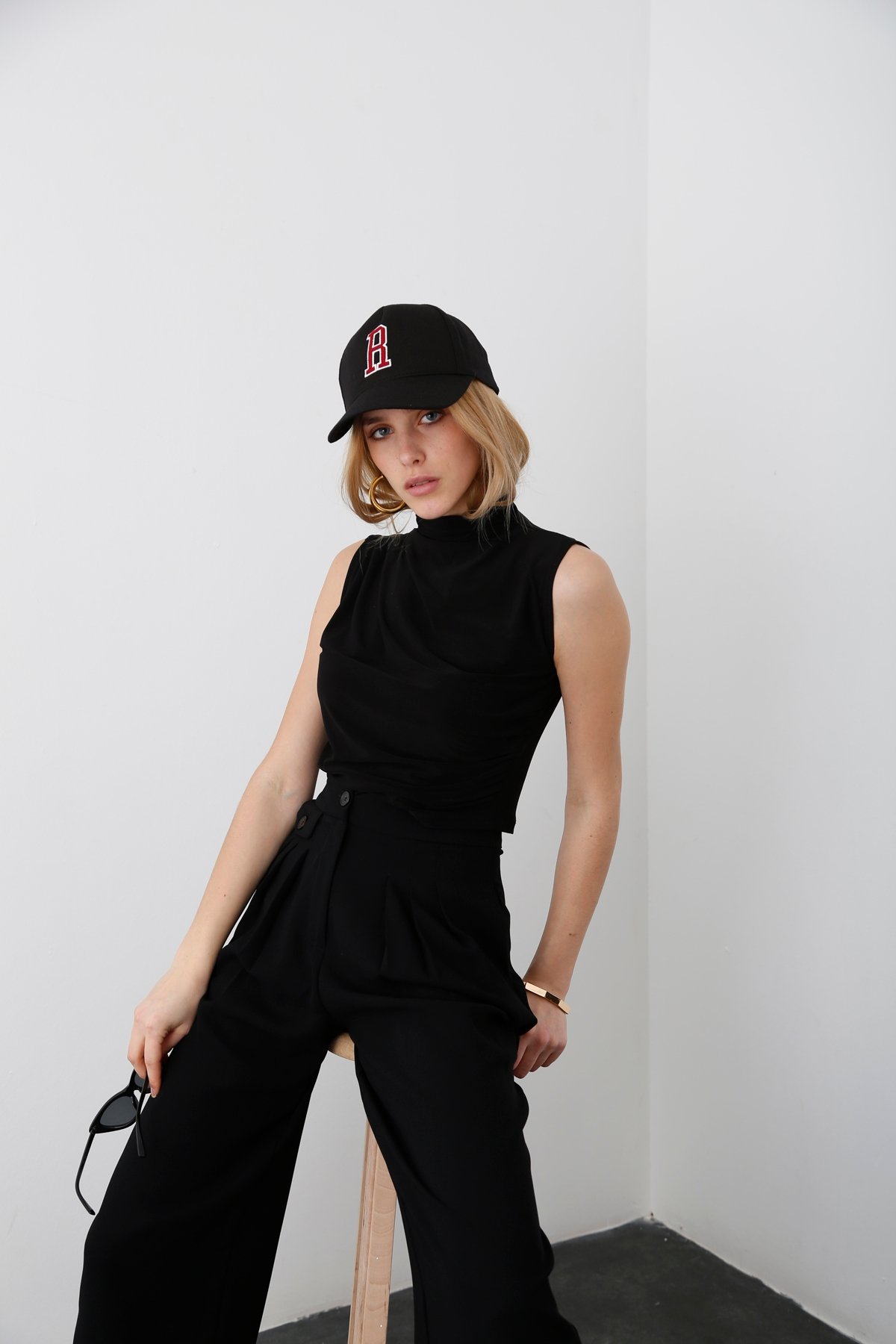 Siyah Drape Detaylı Kolsuz Bluz 0029