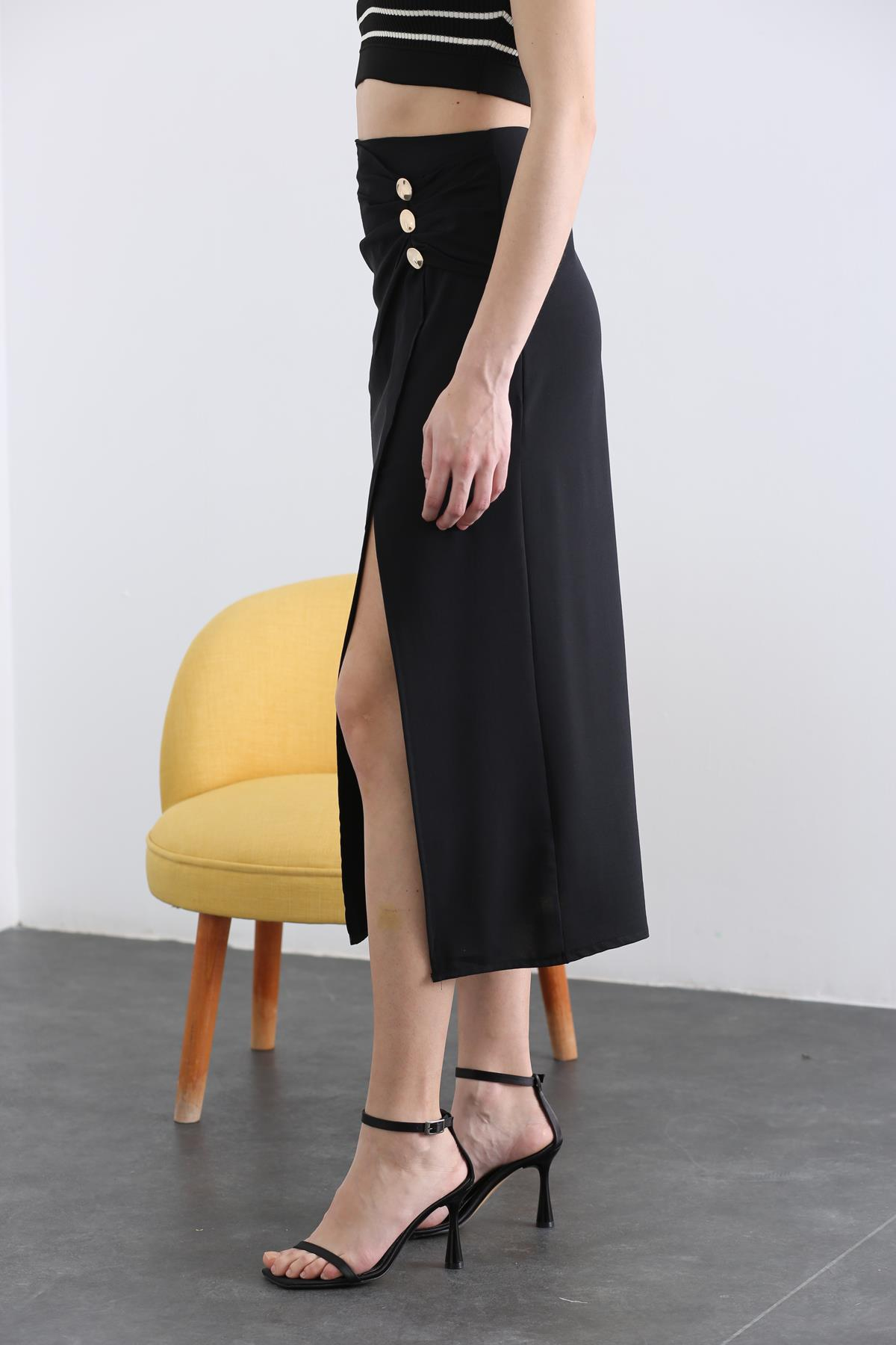 Siyah Gold Düğmeli Önü Yırtmaçlı Etek 4022