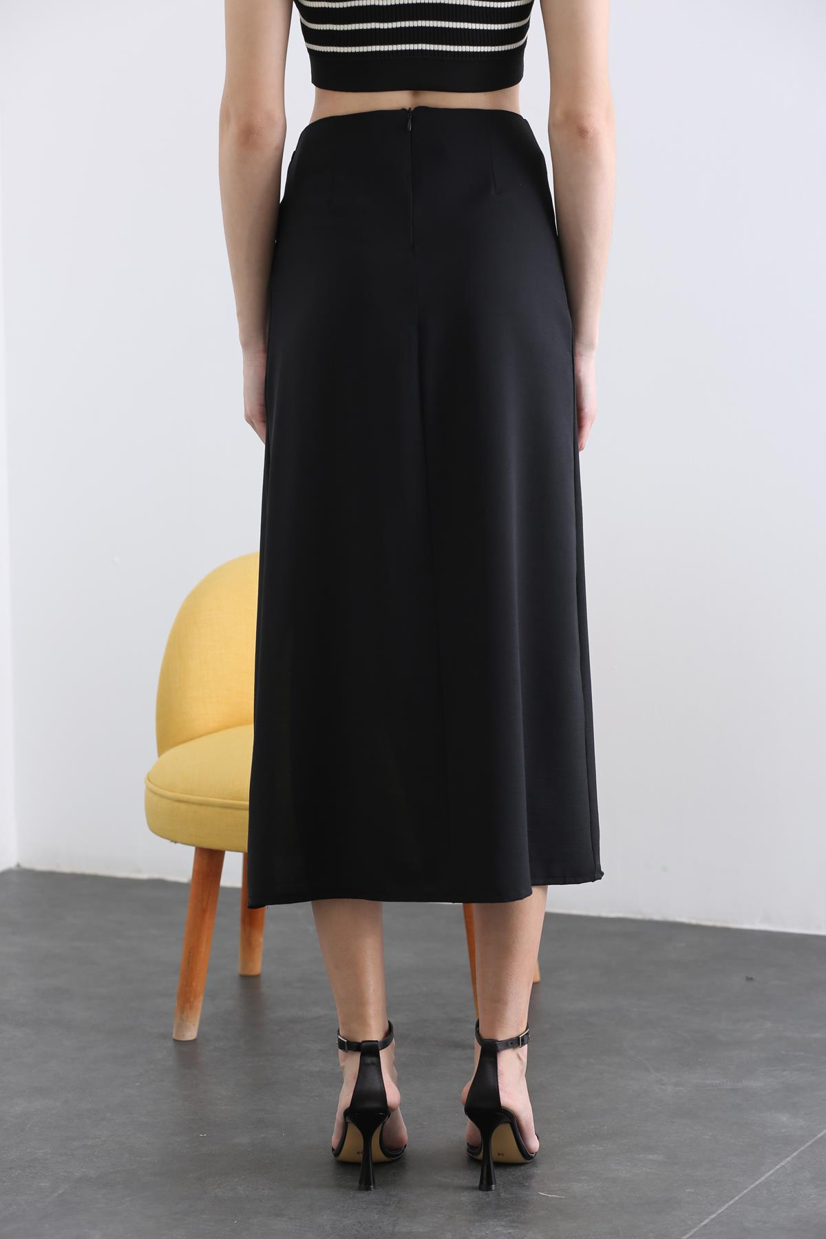 Siyah Gold Düğmeli Önü Yırtmaçlı Etek 4022