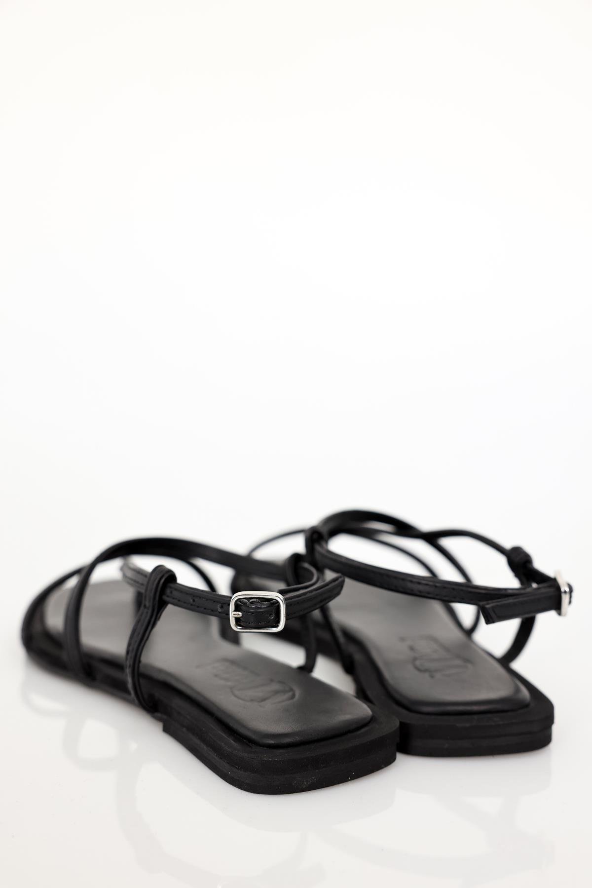 Siyah İnce Bantlı Sandalet 43301