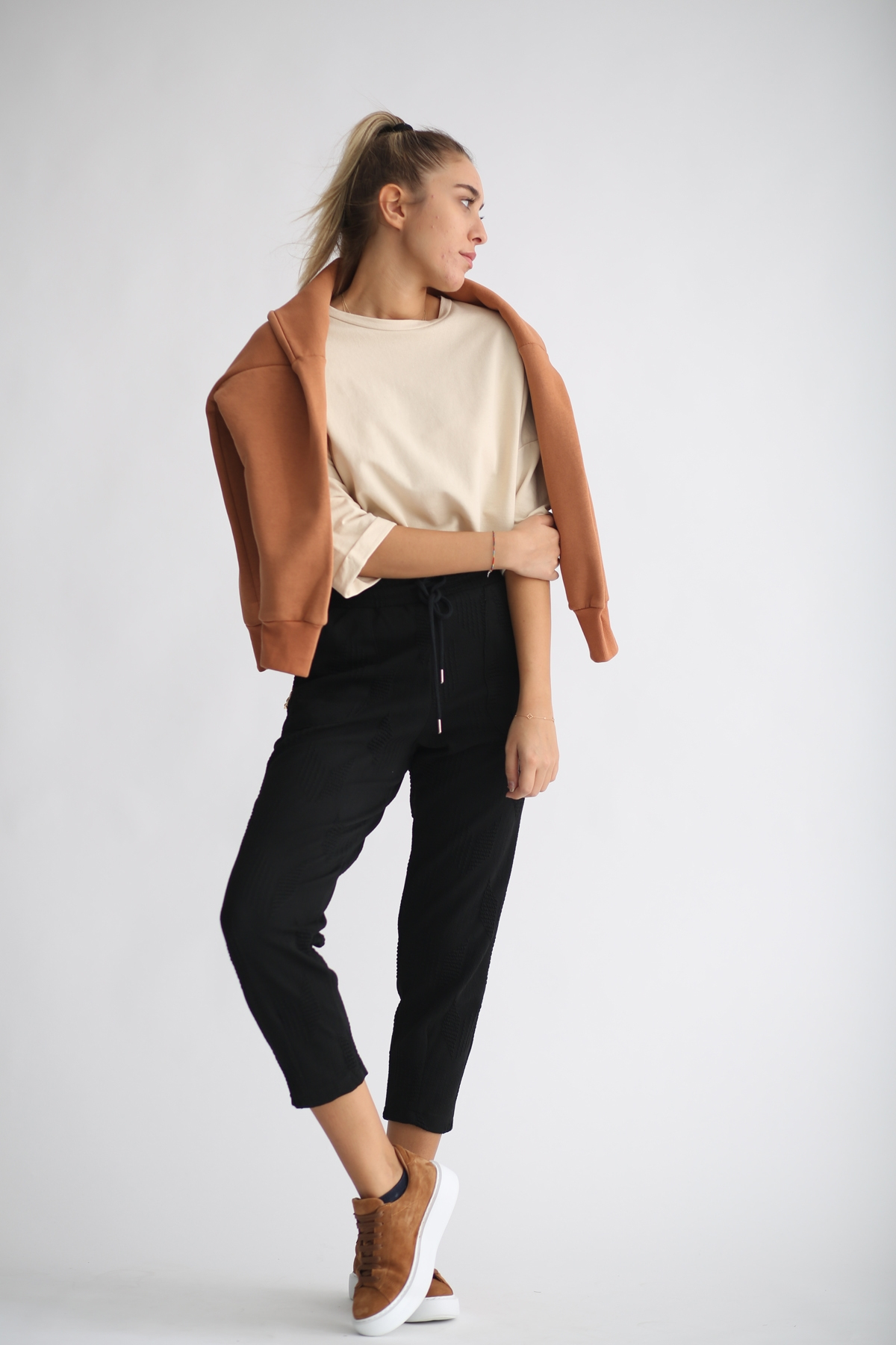 Siyah Kabartmalı Basic Pantolon 0107