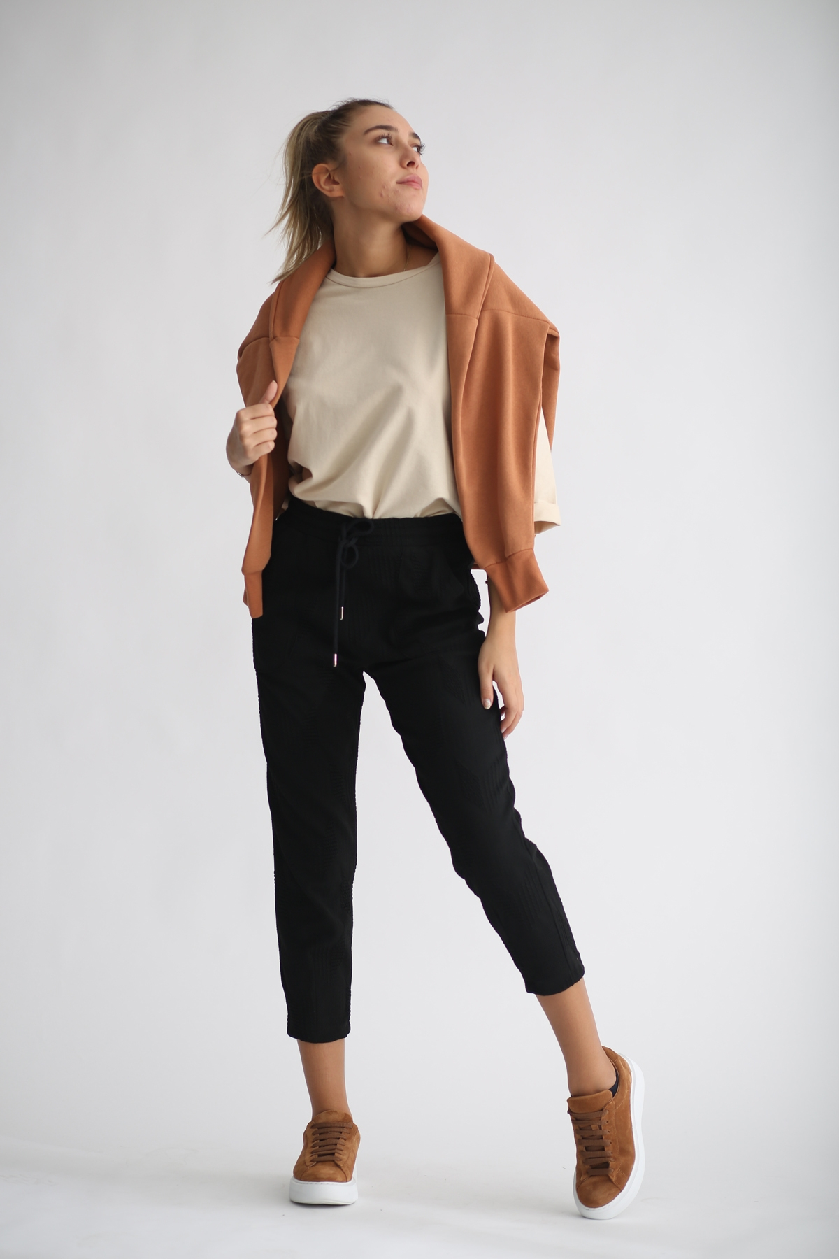 Siyah Kabartmalı Basic Pantolon 0107