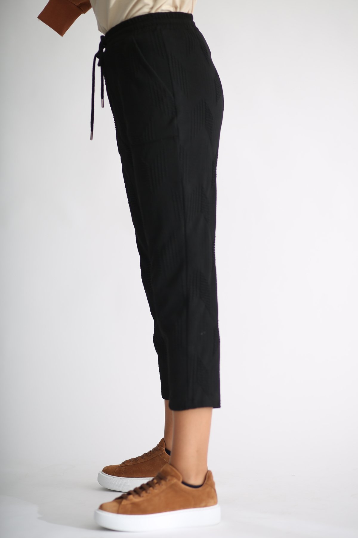 Siyah Kabartmalı Basic Pantolon 0107