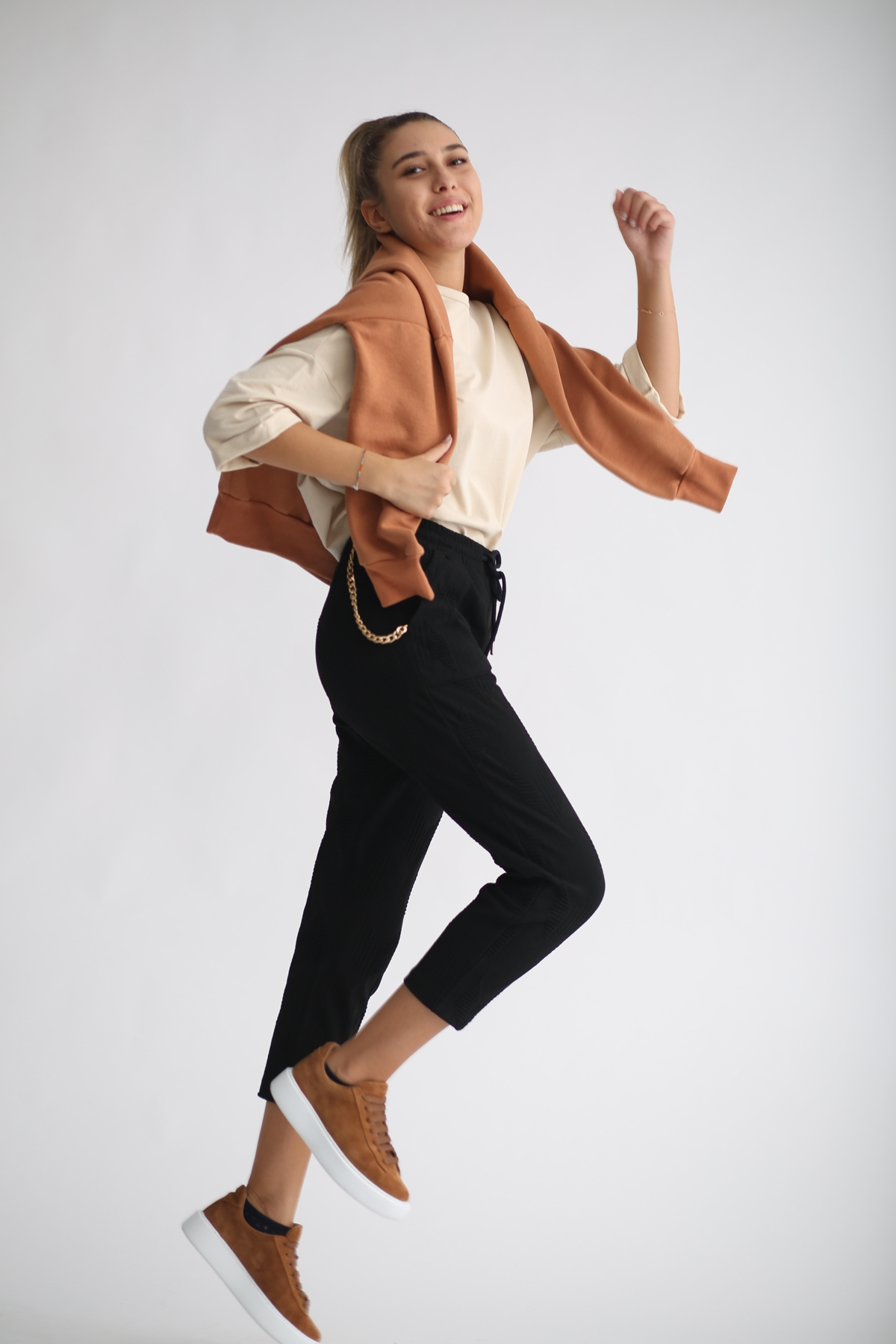 Siyah Kabartmalı Basic Pantolon 0107