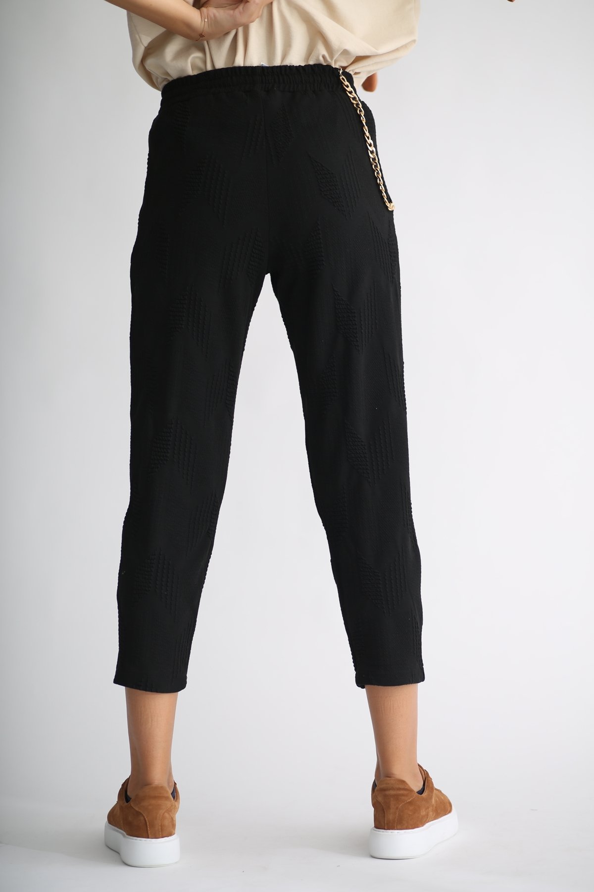 Siyah Kabartmalı Basic Pantolon 0107