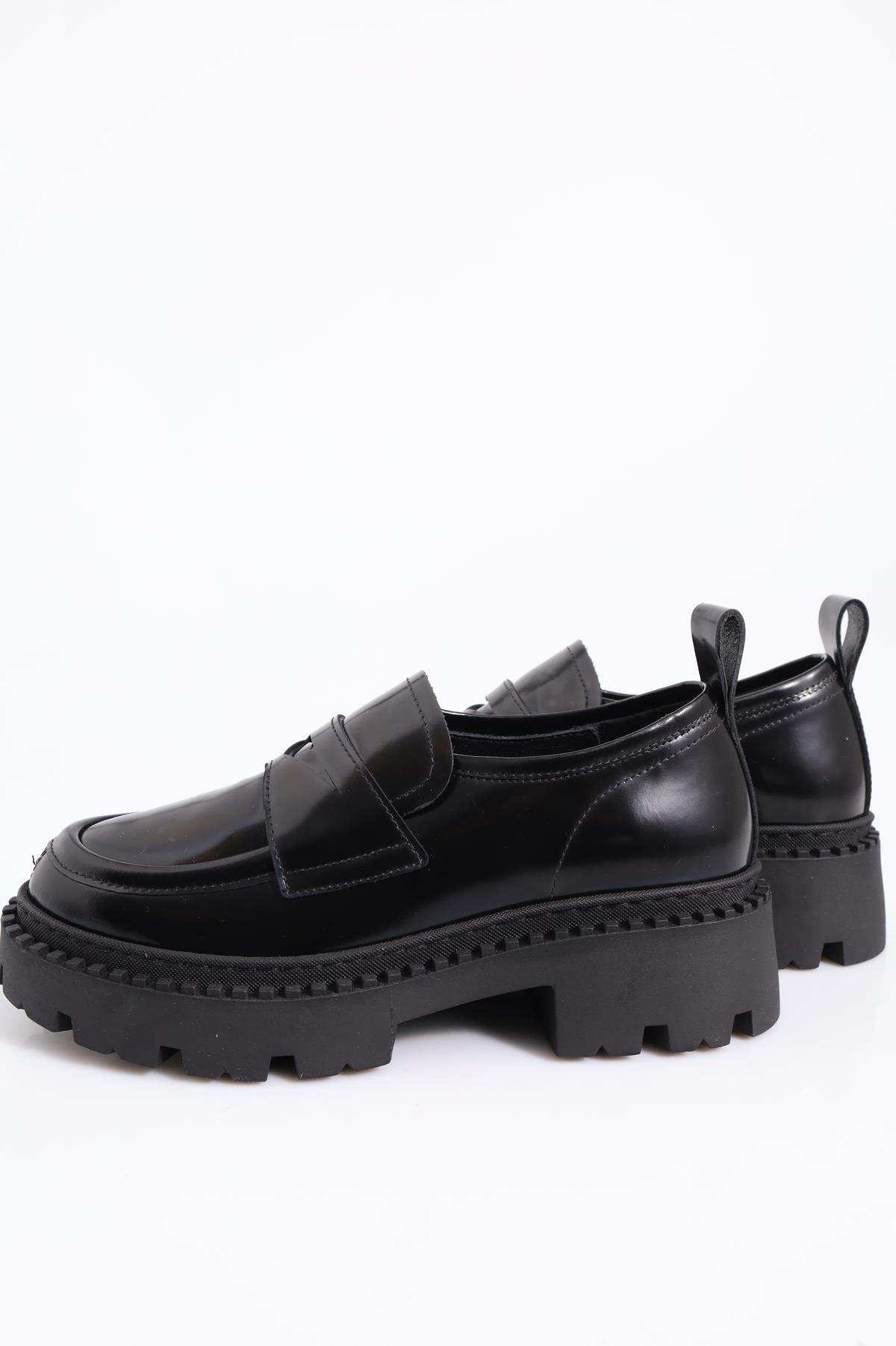Siyah Kalın Taban Klasik Loafer 22504