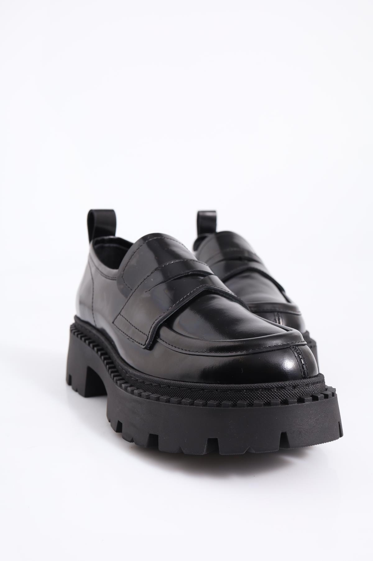 Siyah Kalın Taban Klasik Loafer 22504