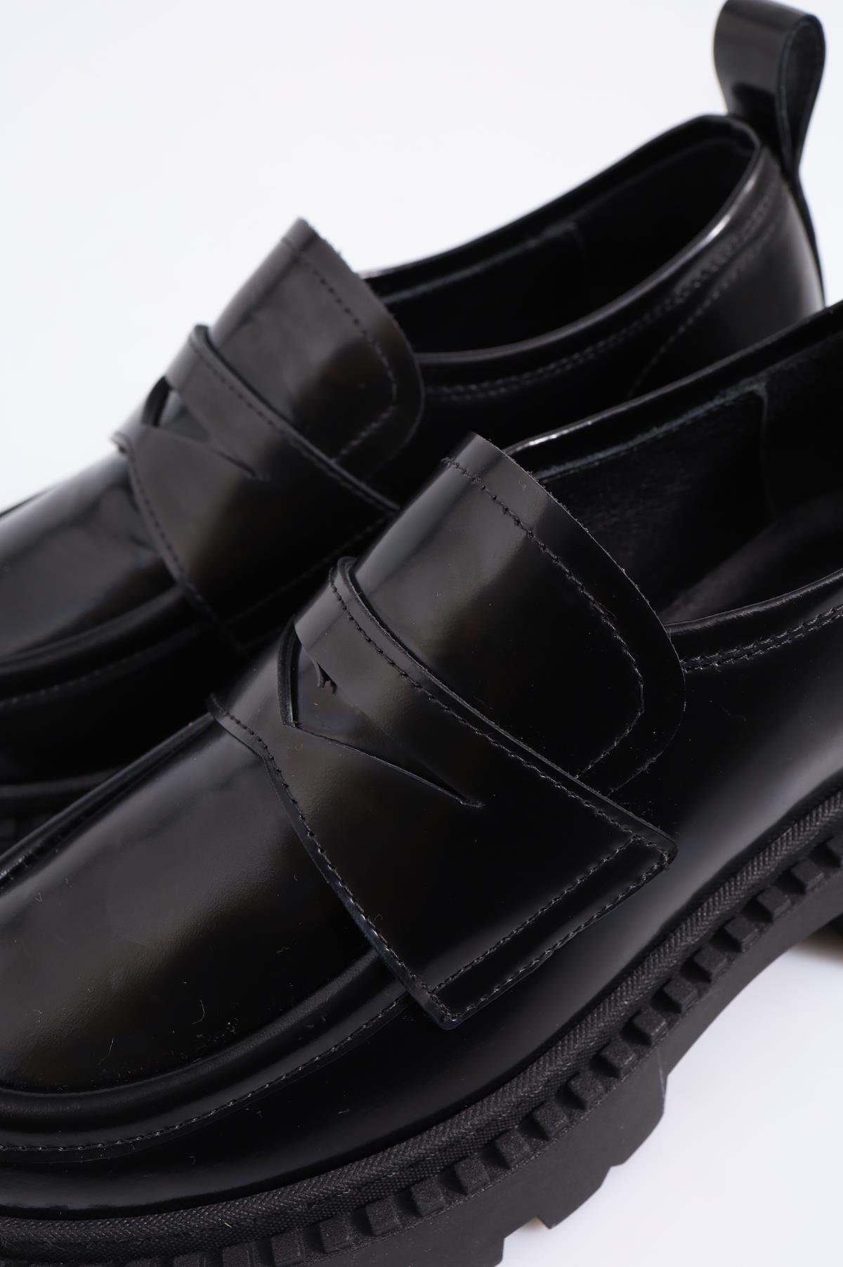 Siyah Kalın Taban Klasik Loafer 22504