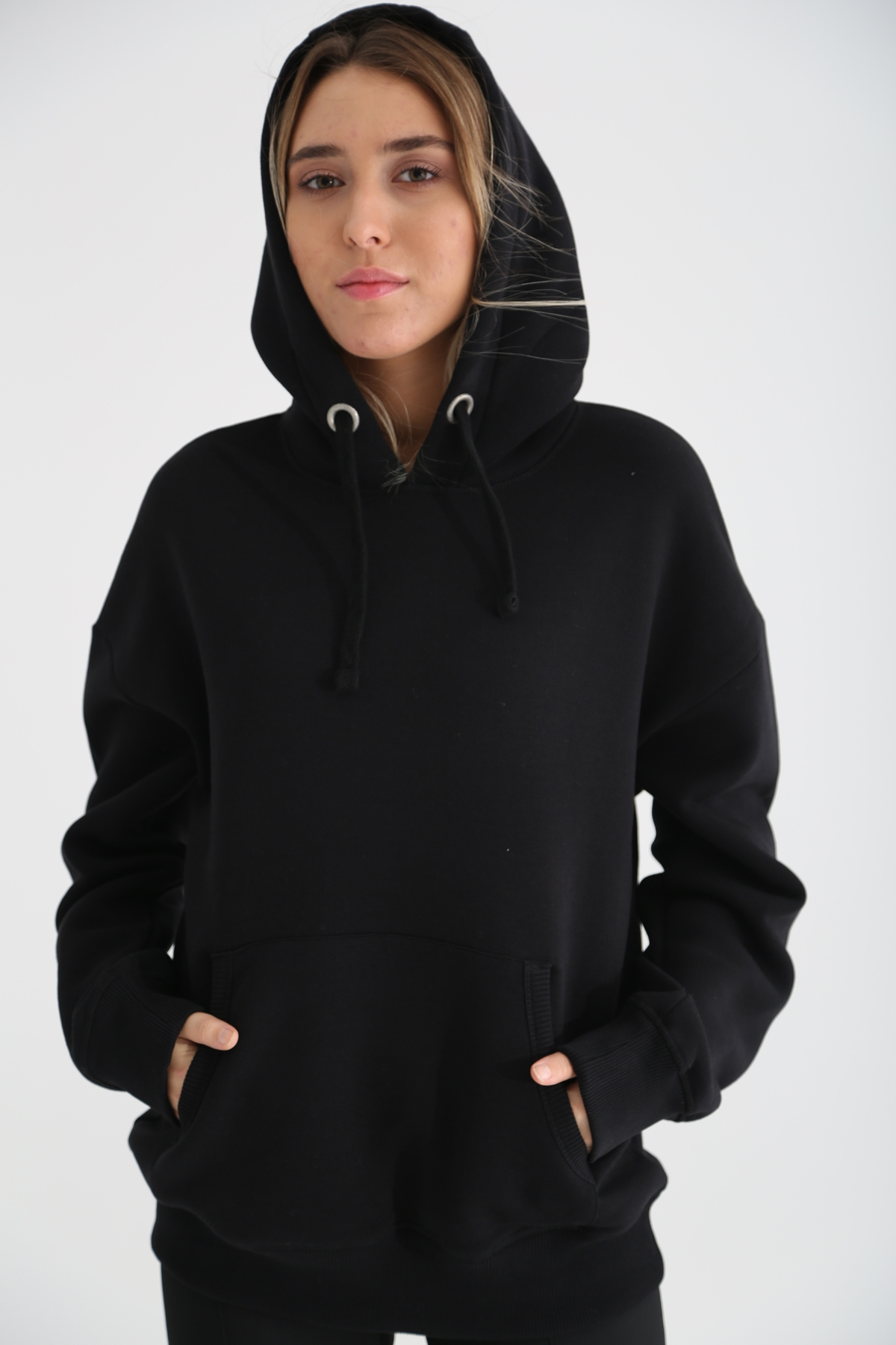 Siyah Kapşonlu Sweatshirt 