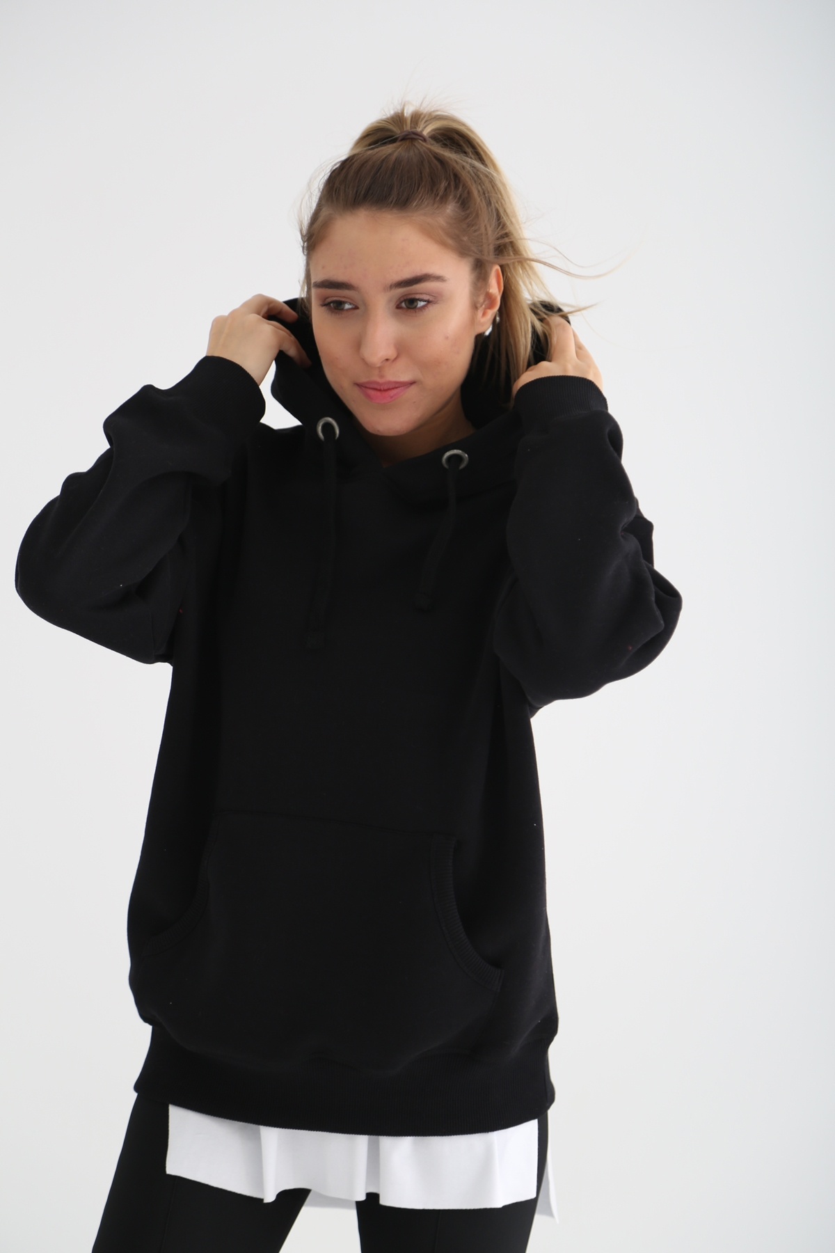 Siyah Kapşonlu Sweatshirt 
