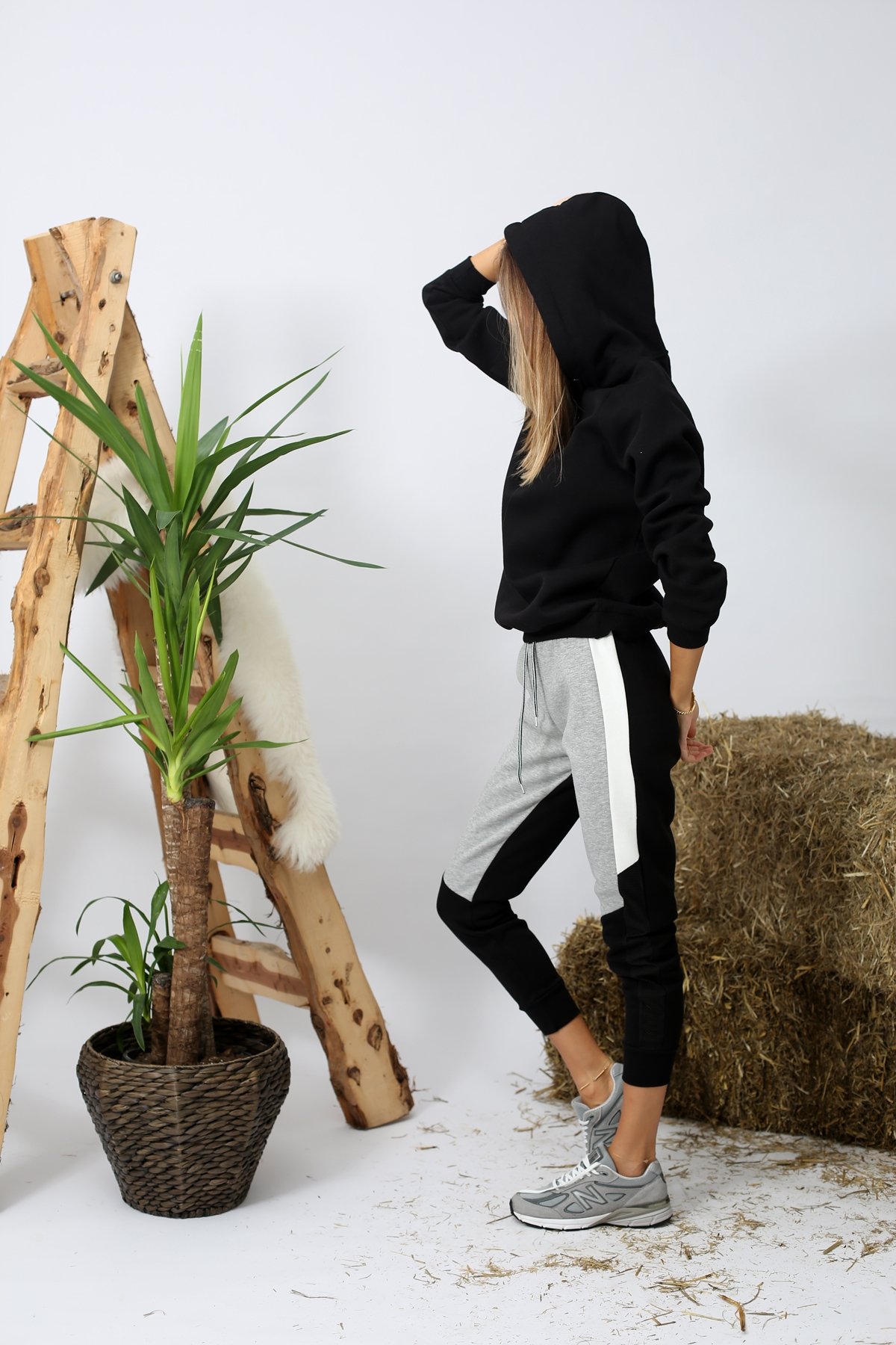 Siyah Kapşonlu Sweatshirt