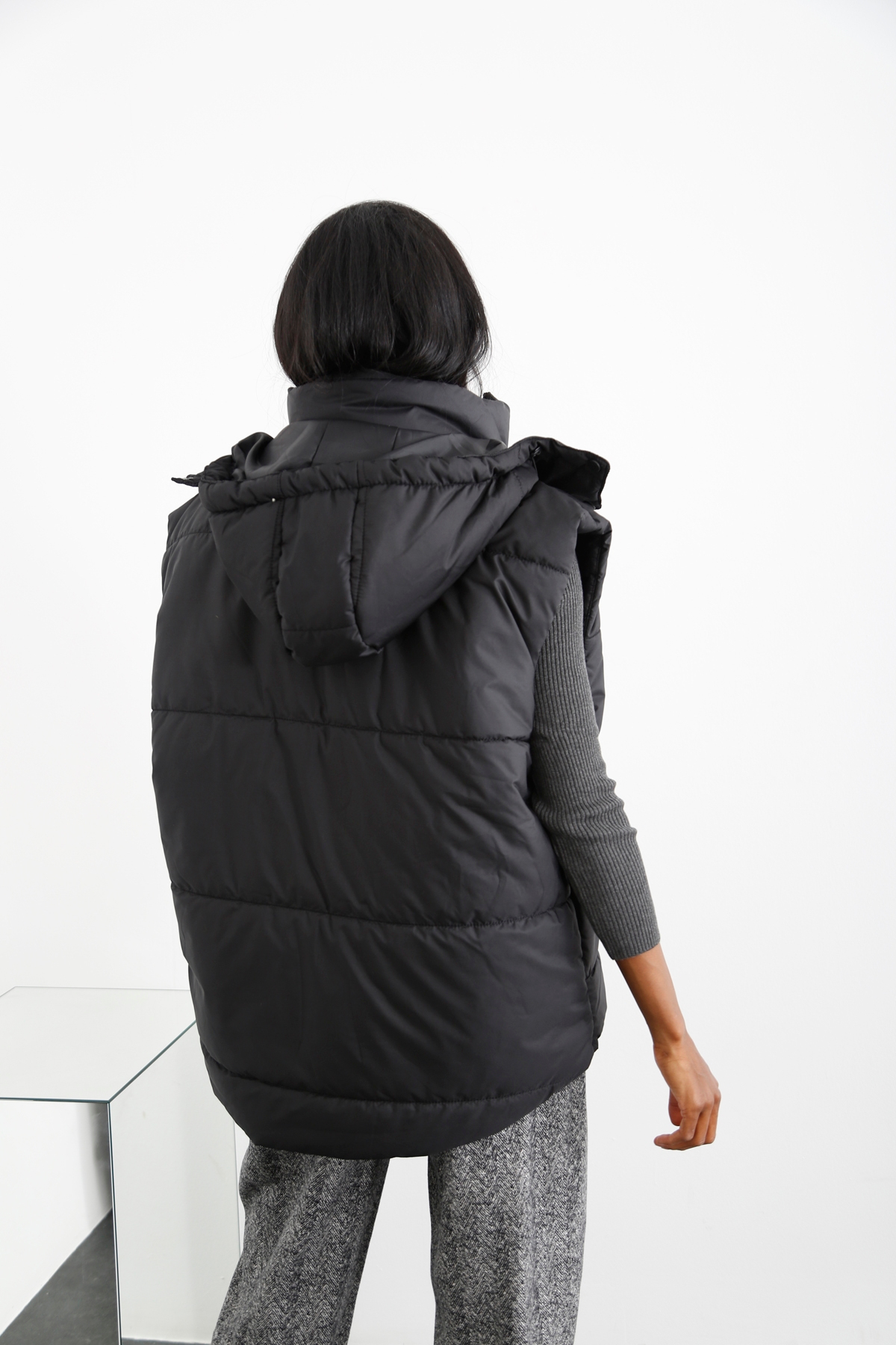 Siyah Kapüşonlu Oversize Şişme Yelek 59004