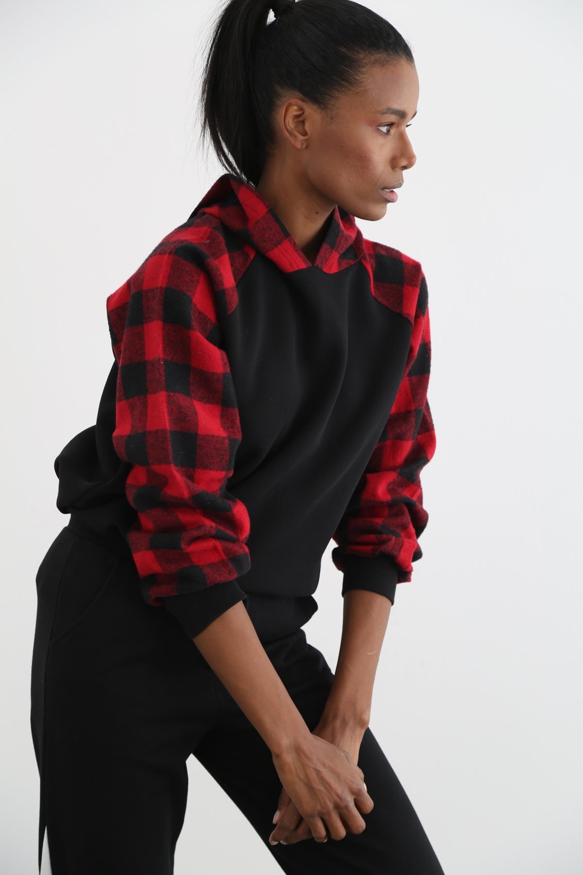Siyah Kaşe Detaylı Oversize Sweatshirt 23022
