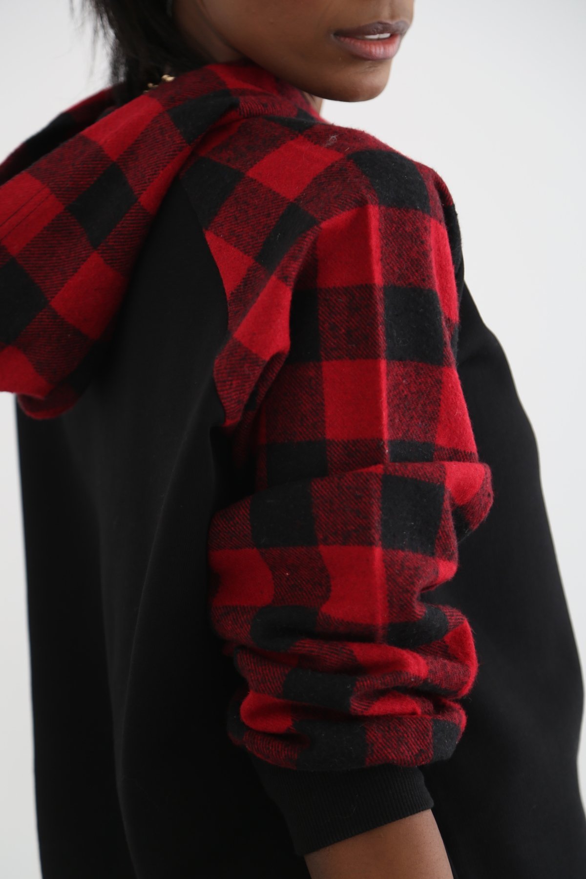Siyah Kaşe Detaylı Oversize Sweatshirt 23022