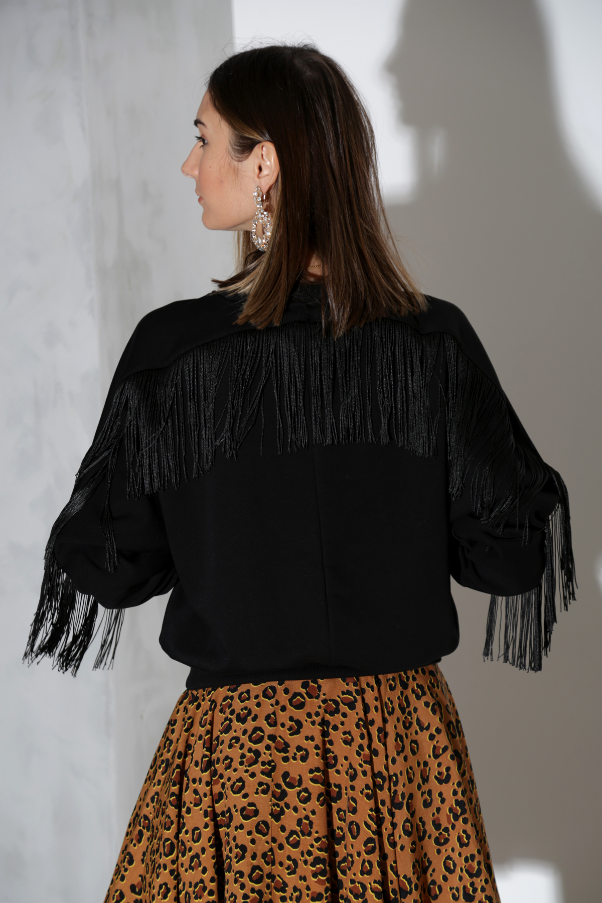 Siyah Kolu Püsküllü Sweatshirt