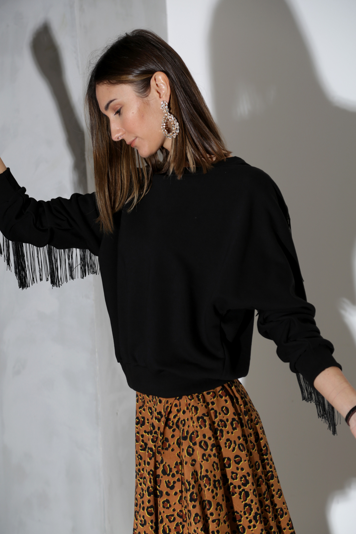 Siyah Kolu Püsküllü Sweatshirt