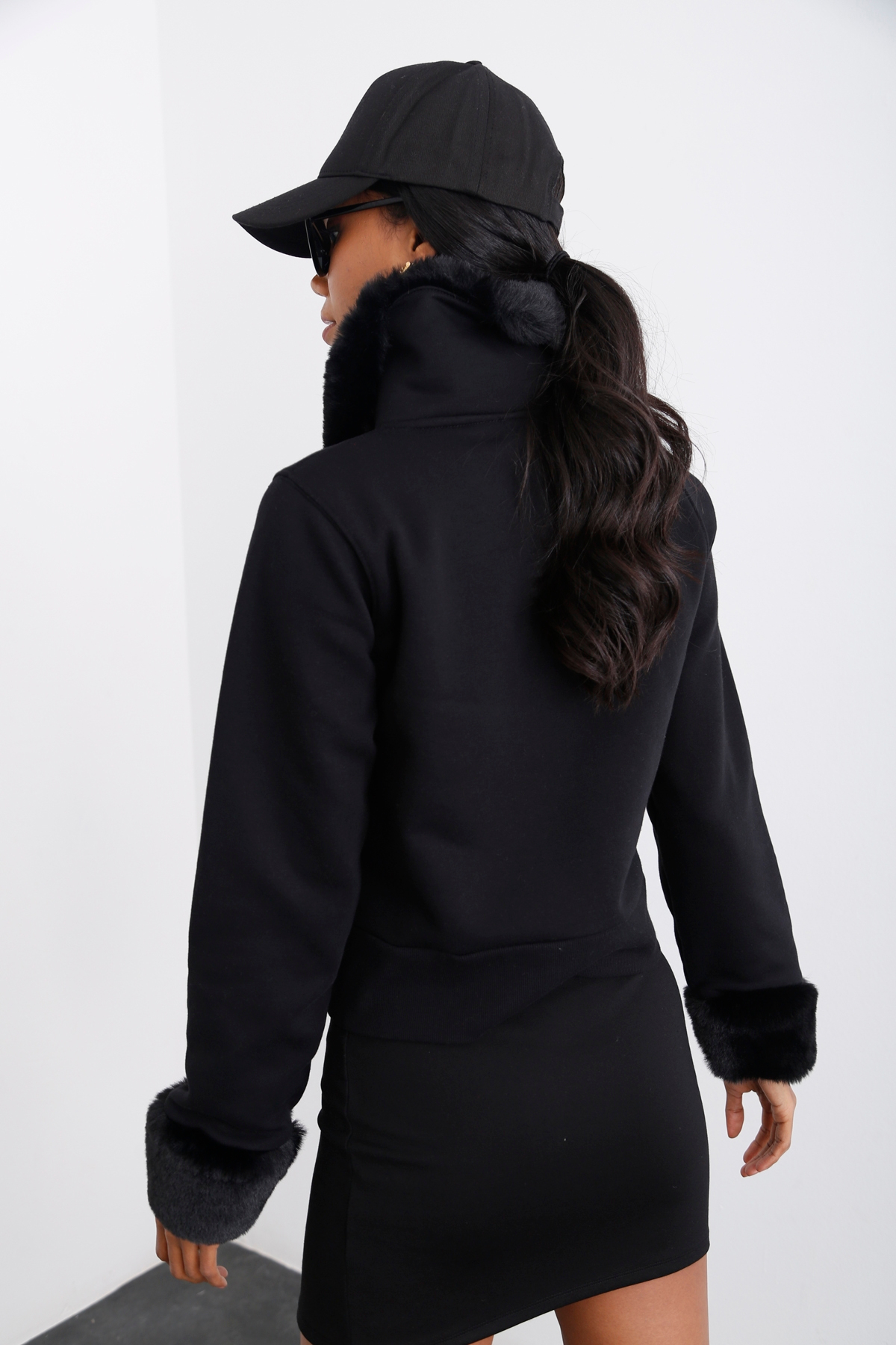 Siyah Kürk Detaylı Şardonlu Sweatshirt 