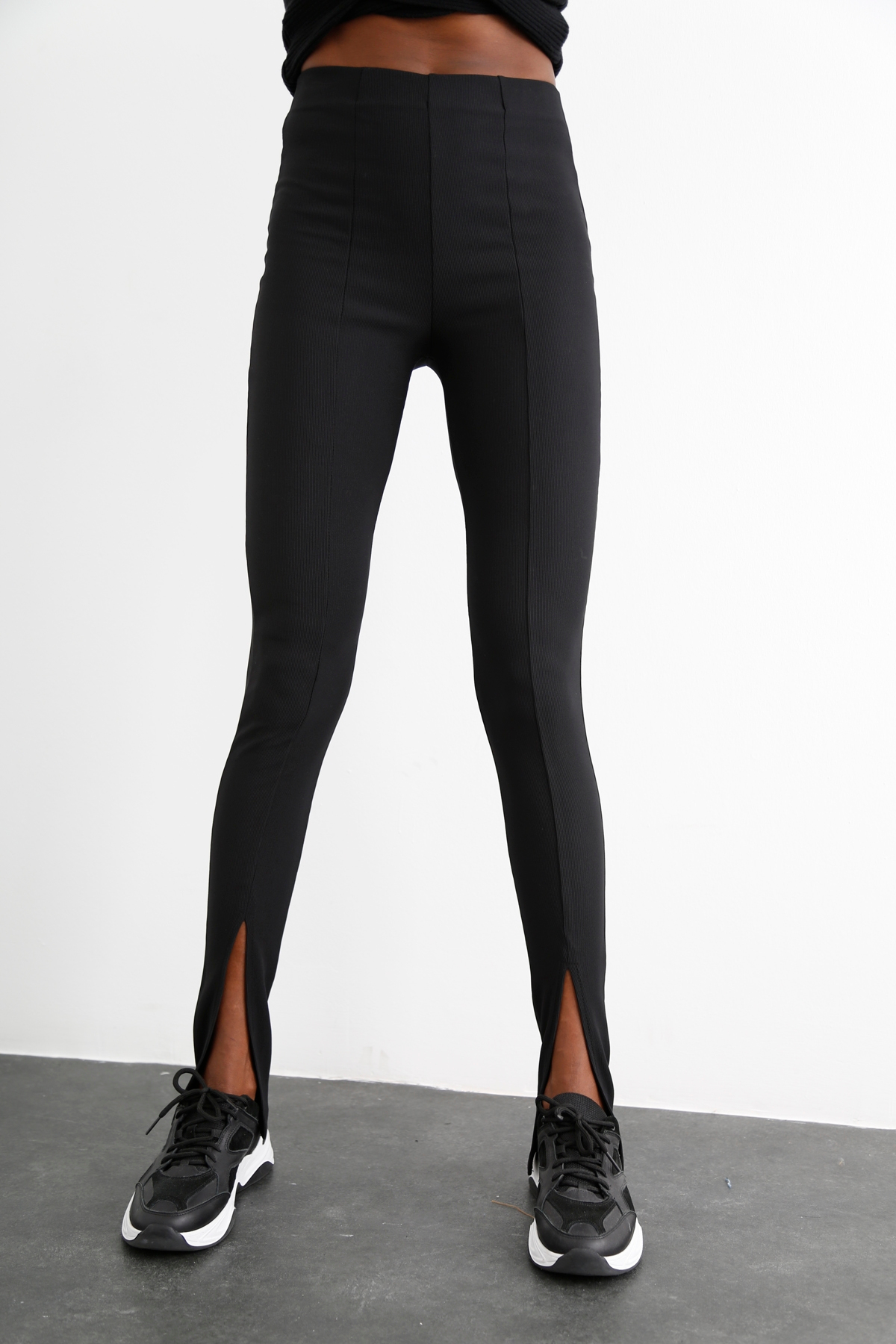 Siyah Paçası Yırtmaçlı Stretch Pantolon 70926