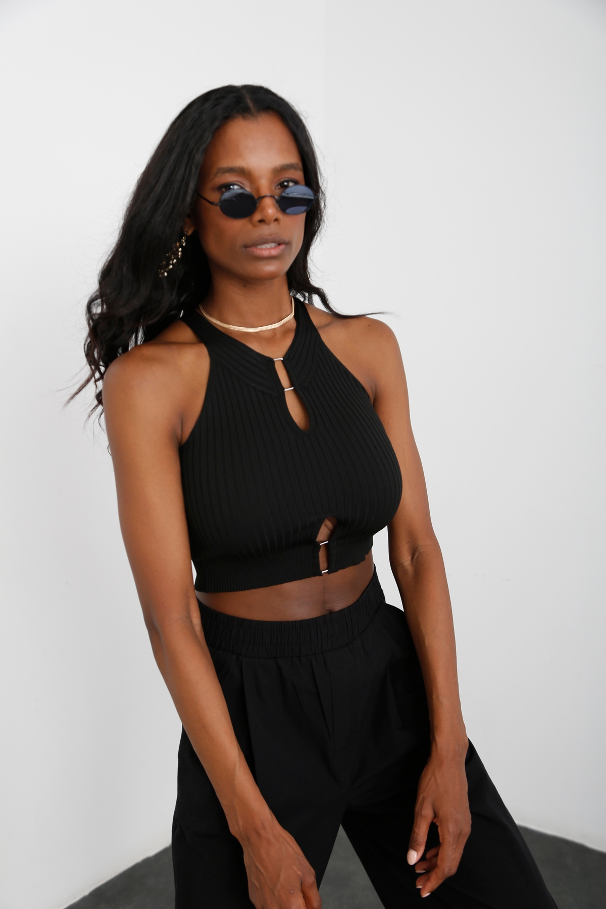 Siyah Pencere Detaylı Crop 290067