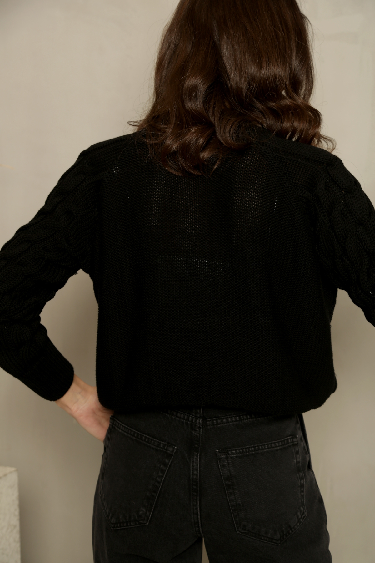 Siyah Saç Örgülü Kazak 