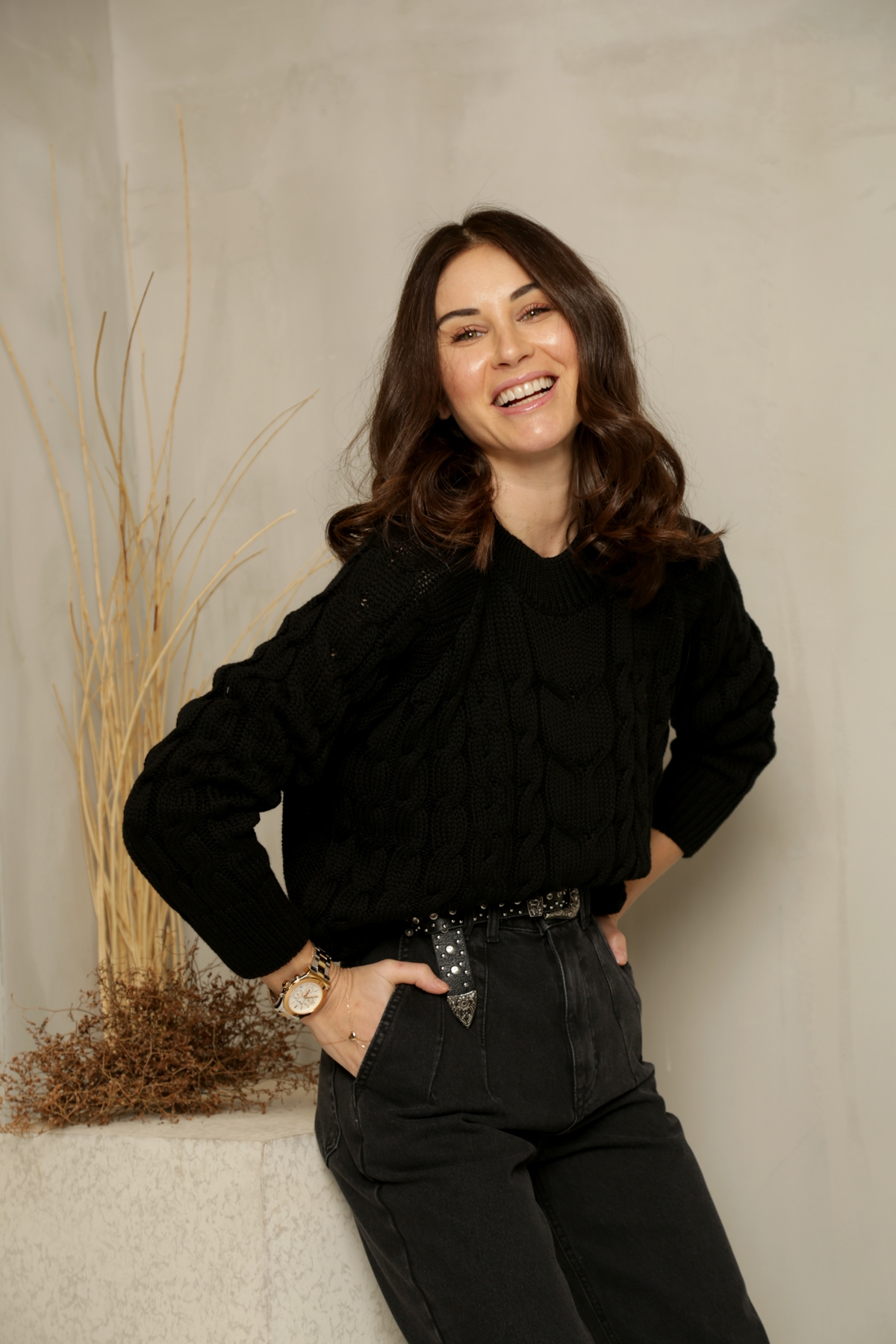 Siyah Saç Örgülü Kazak 