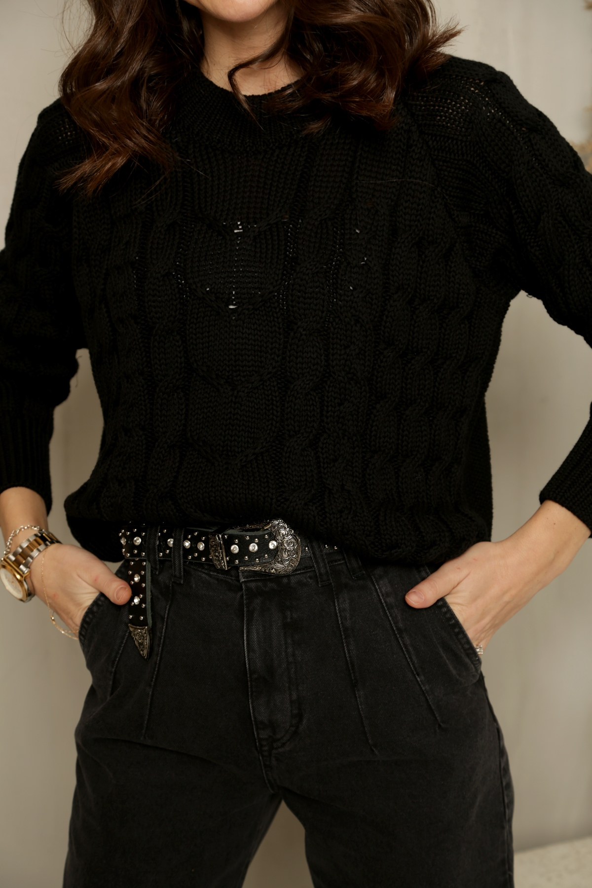 Siyah Saç Örgülü Kazak 