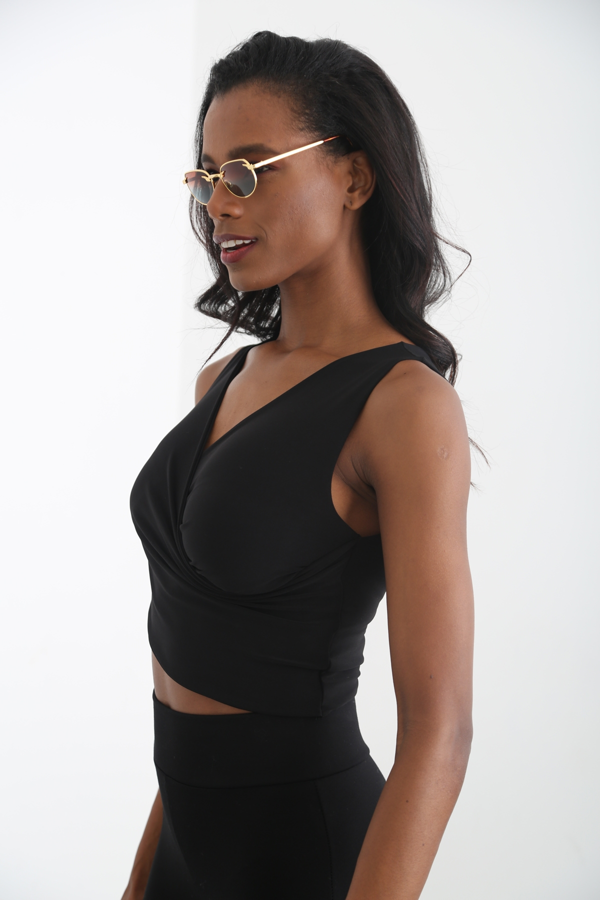 Siyah Sıfır Kol Kruvaze Bluz 