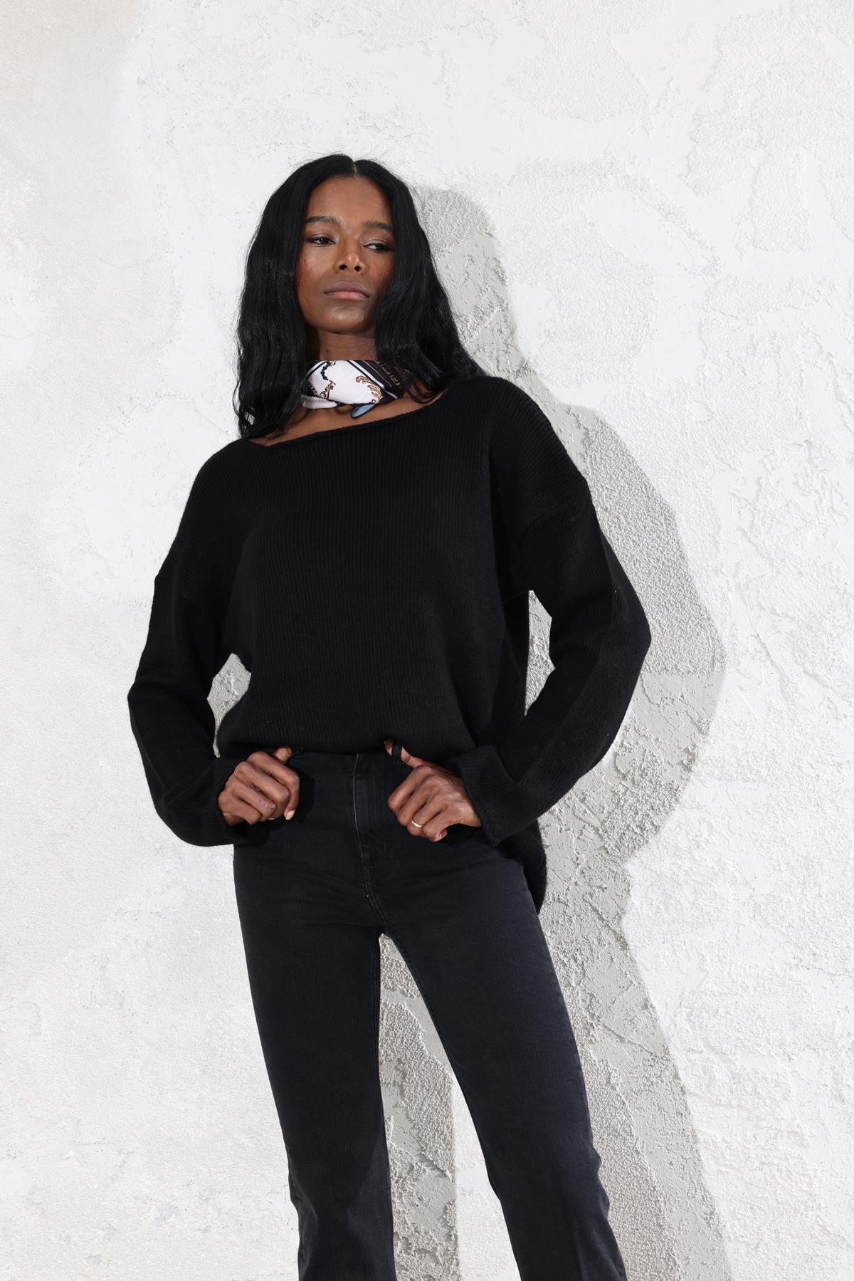 Siyah Sosis Yaka Triko 7023