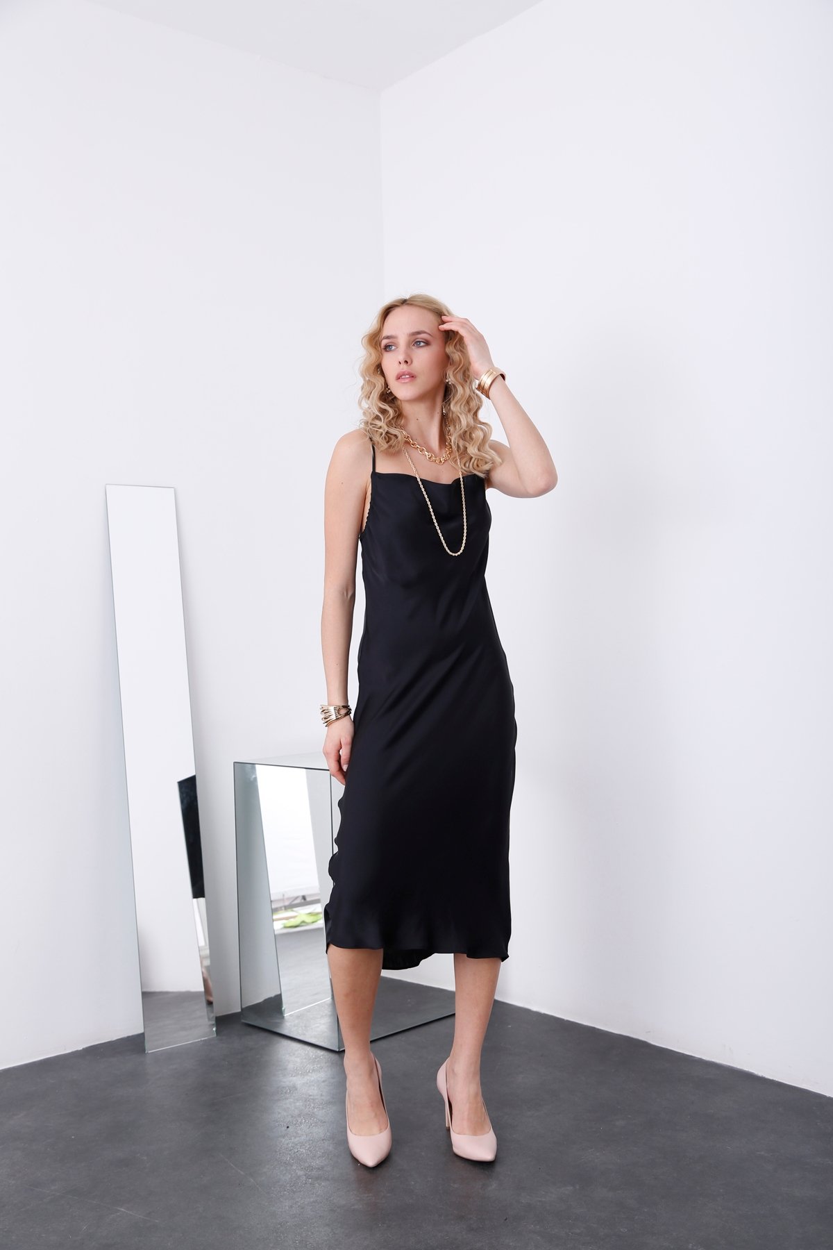 Siyah Spagetti Askılı Saten Elbise 