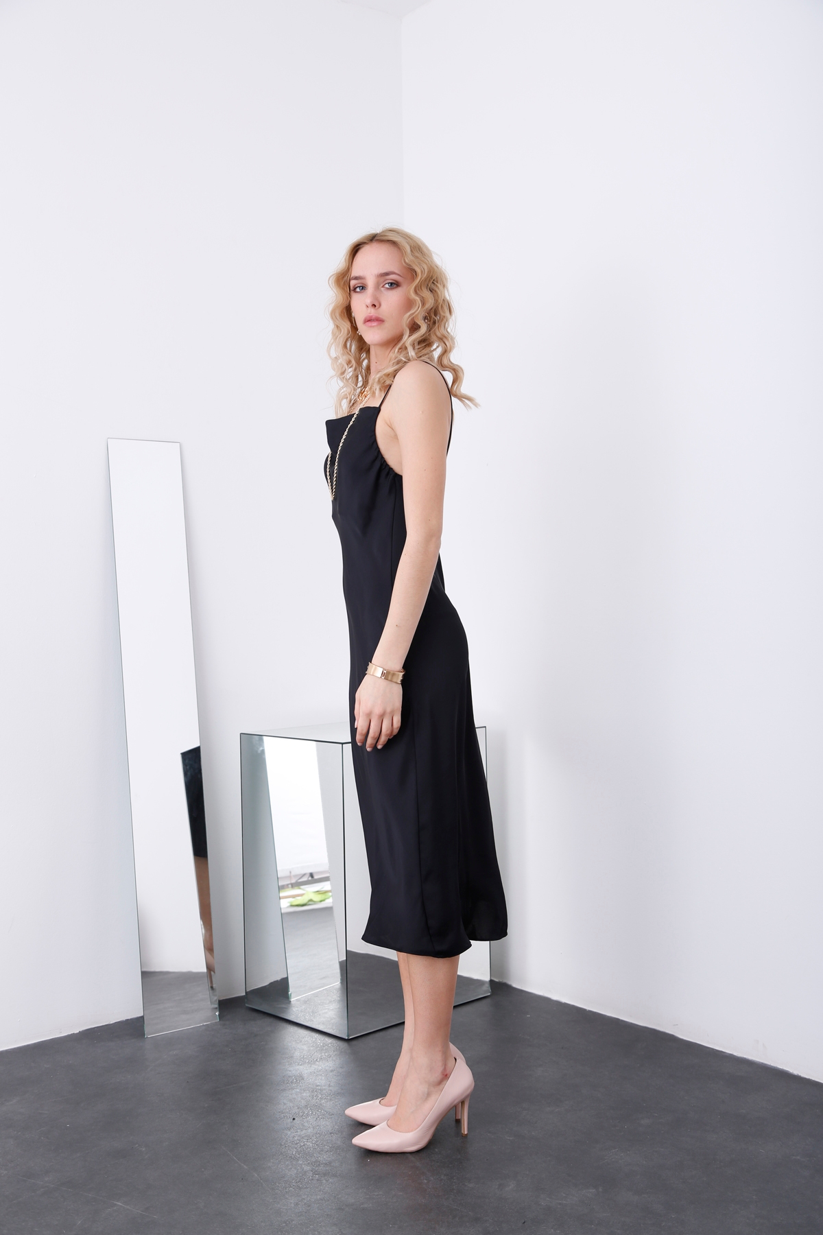 Siyah Spagetti Askılı Saten Elbise 