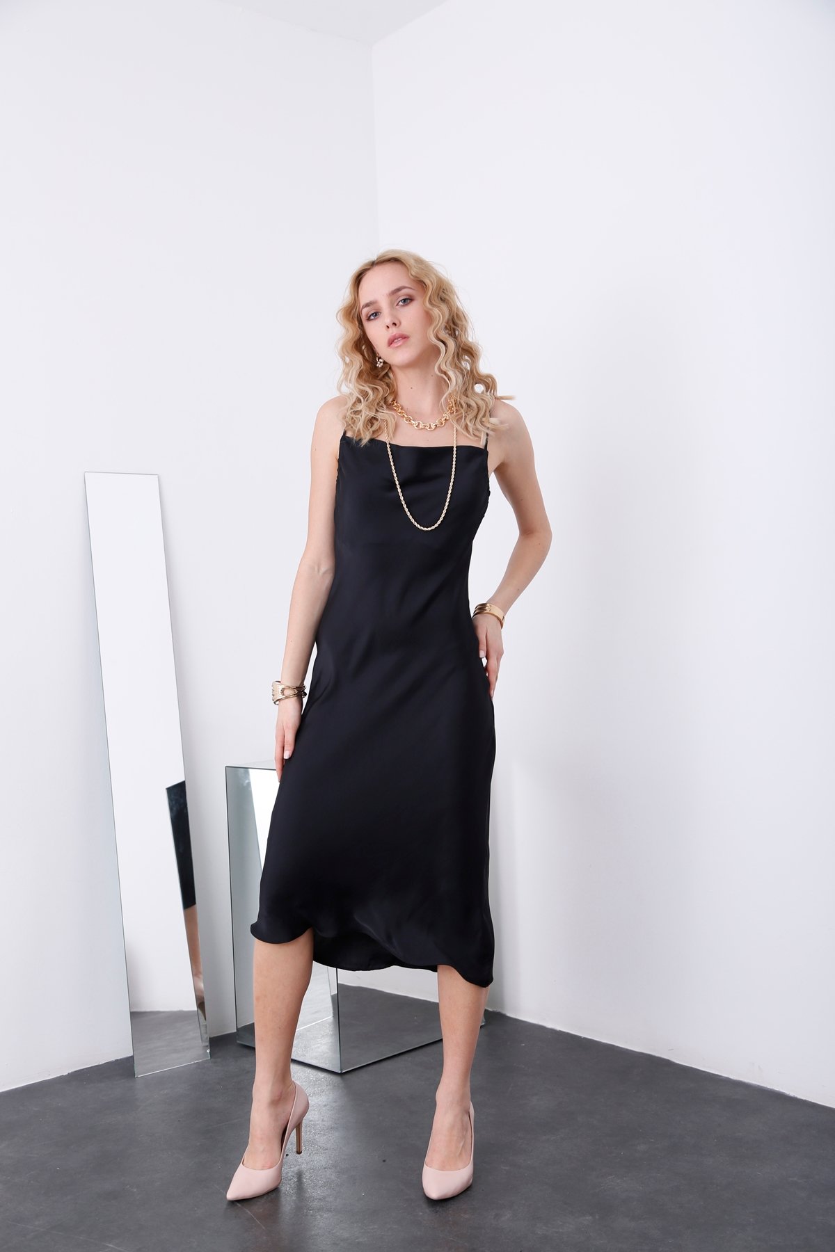 Siyah Spagetti Askılı Saten Elbise 