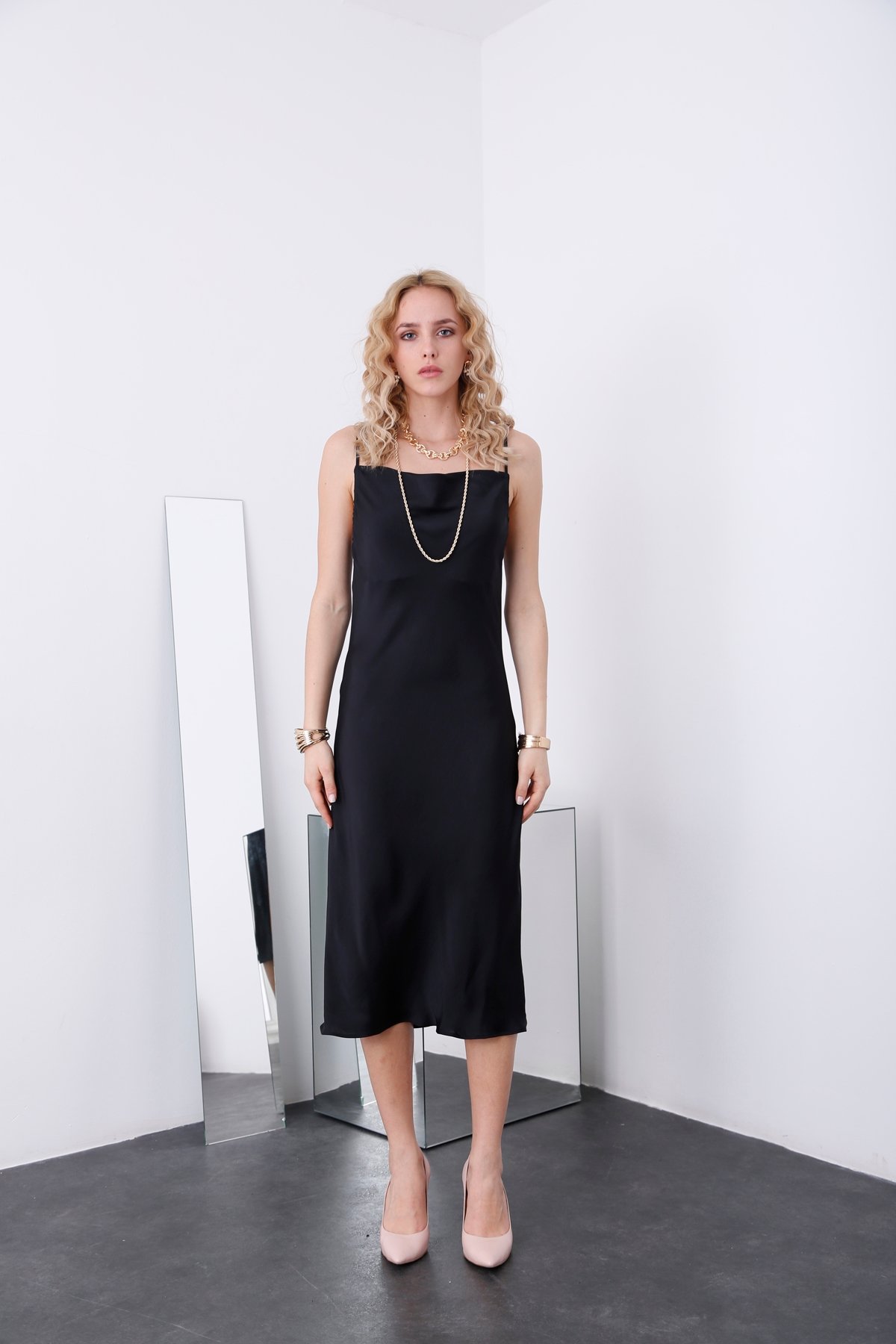 Siyah Spagetti Askılı Saten Elbise 