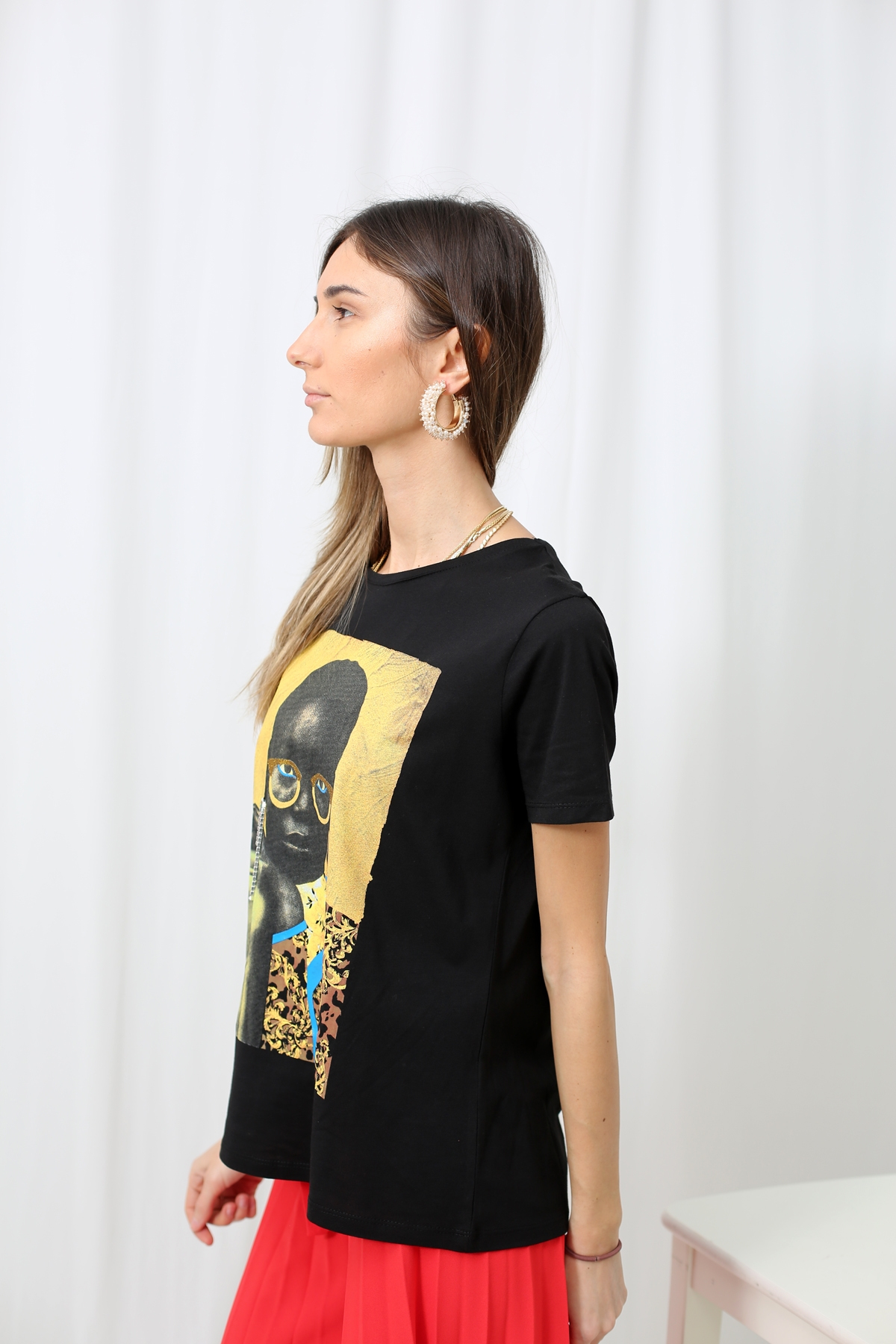 Siyah Taşlı Küpeli Tshirt
