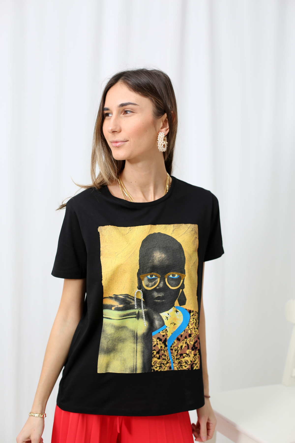 Siyah Taşlı Küpeli Tshirt