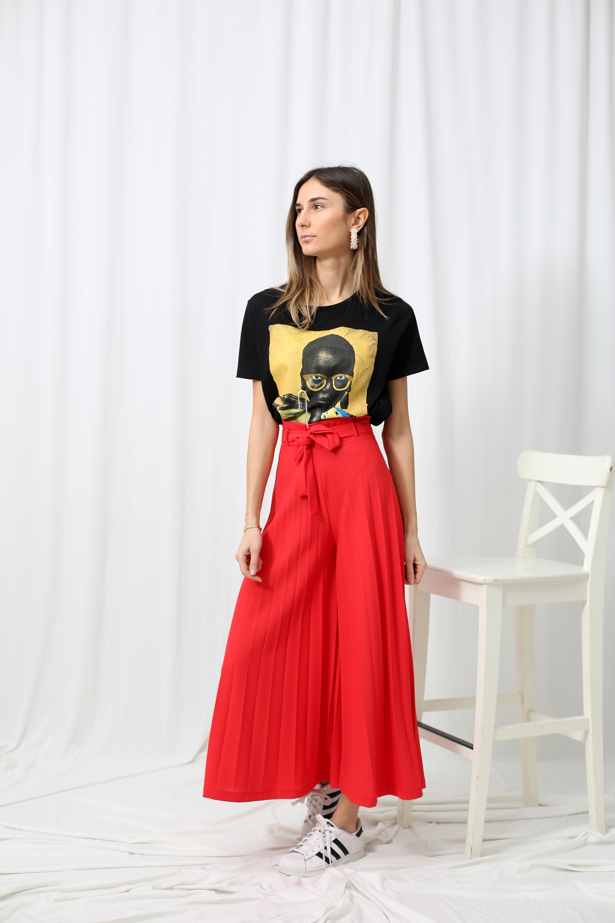 Siyah Taşlı Küpeli Tshirt