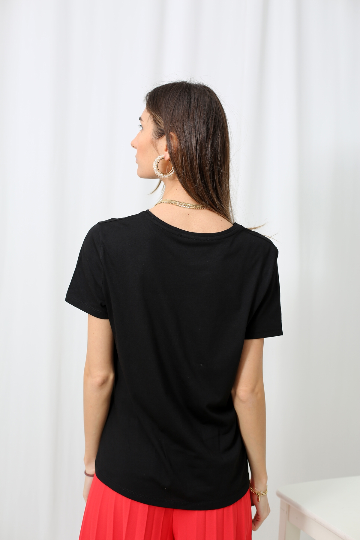 Siyah Taşlı Küpeli Tshirt