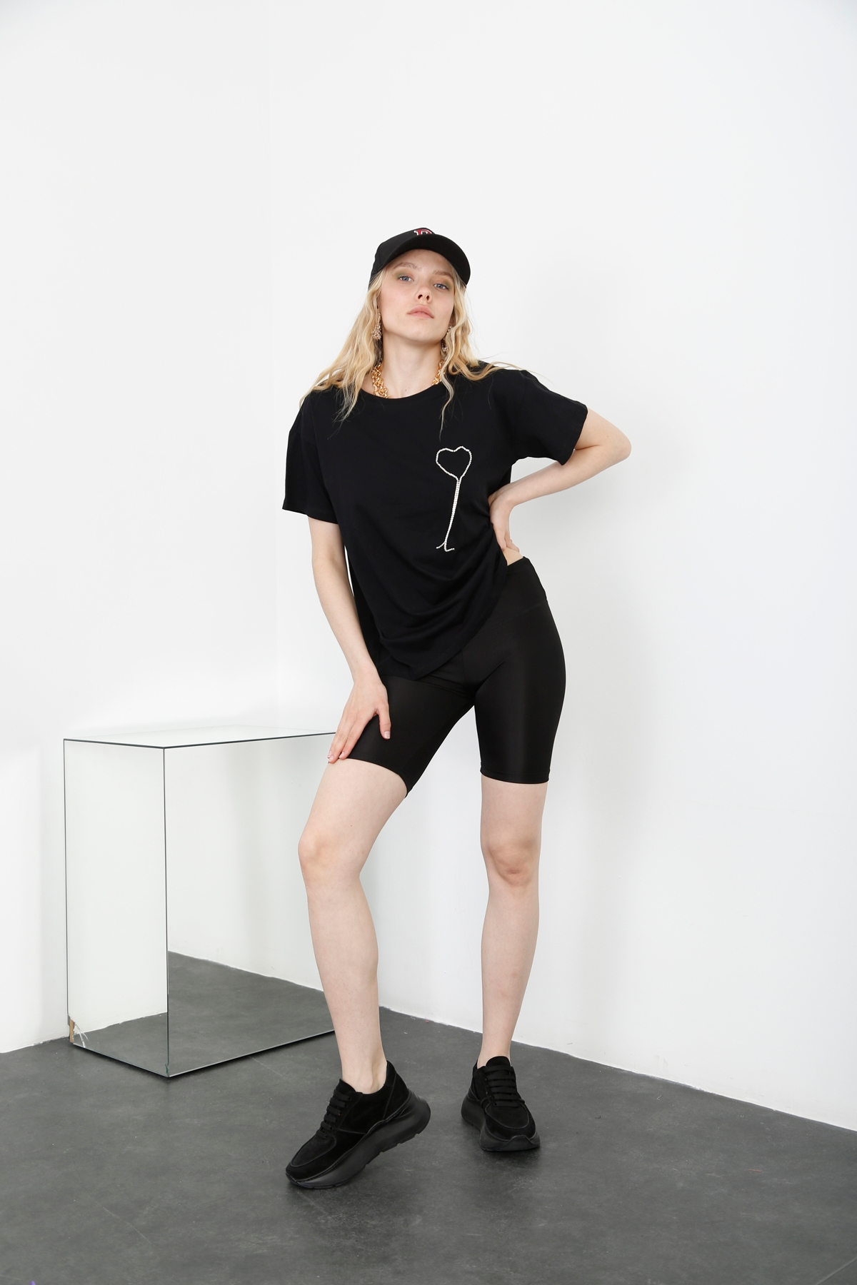 Siyah Taşlı Tshirt 210058