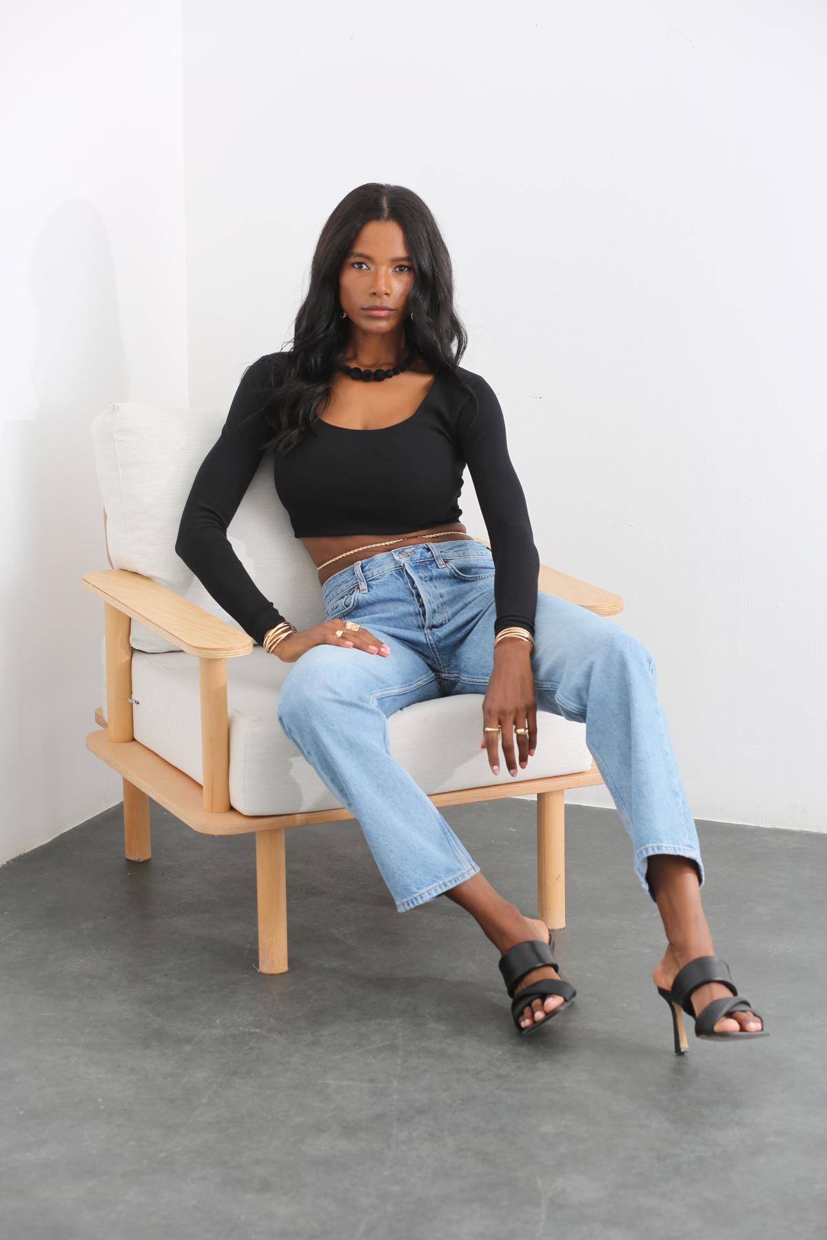 Siyah U Yaka Uzun Kol Crop 210129