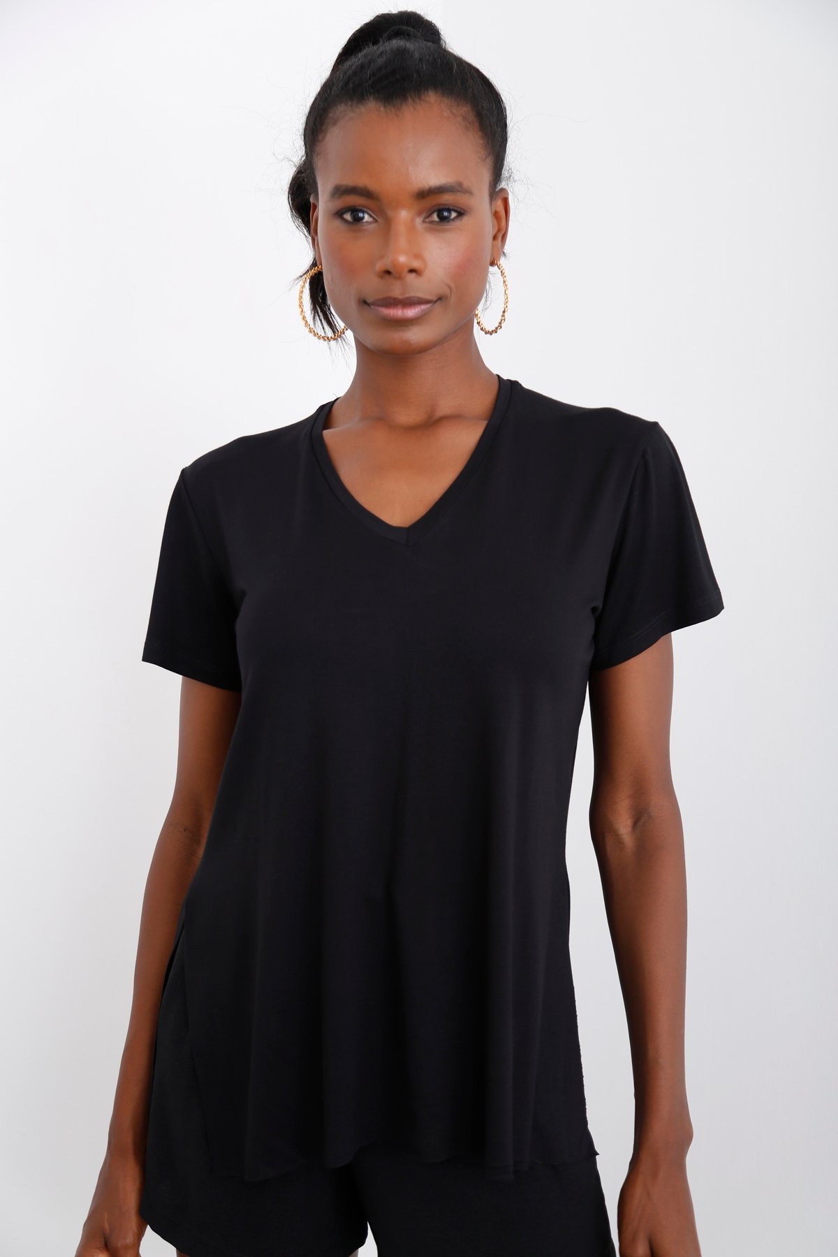 Siyah V Yaka Yırtmaçlı Tshirt 002