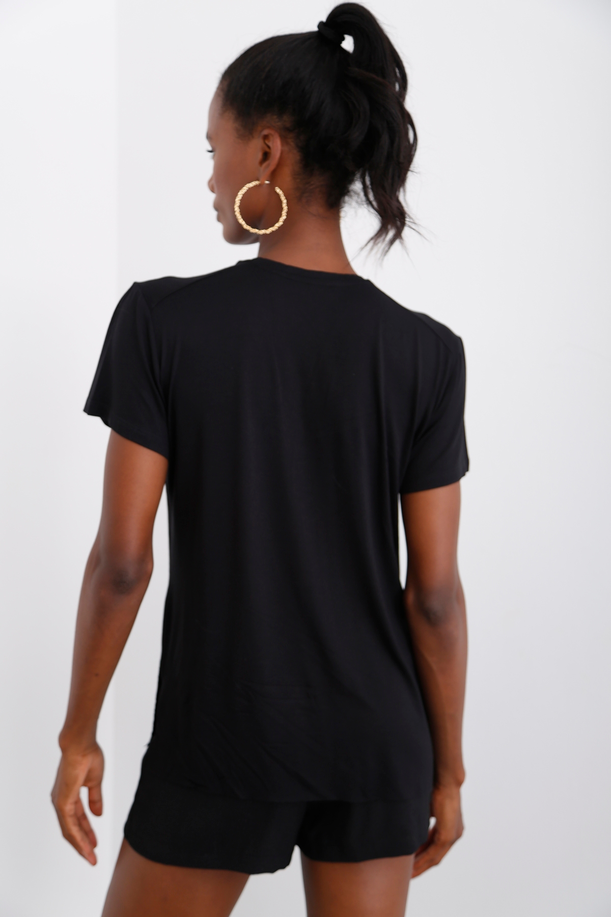 Siyah V Yaka Yırtmaçlı Tshirt 002
