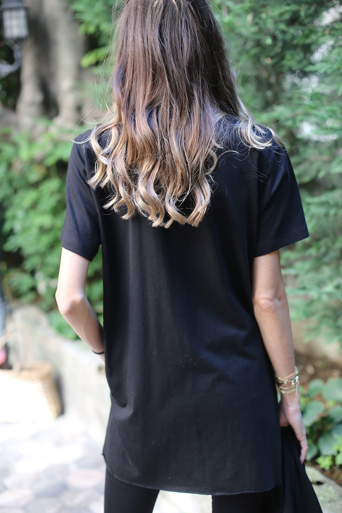 Siyah V Yaka Yırtmaçlı Uzun Tshirt