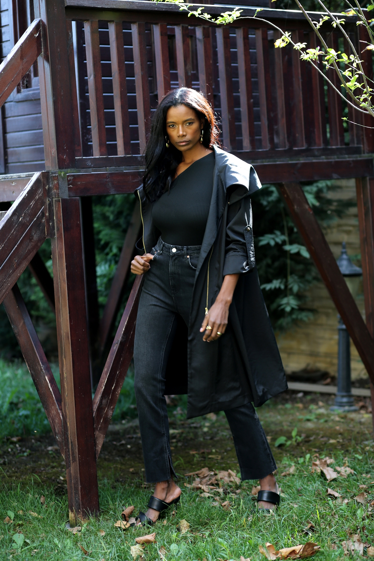 Siyah Yaka Detaylı Trenchcoat 