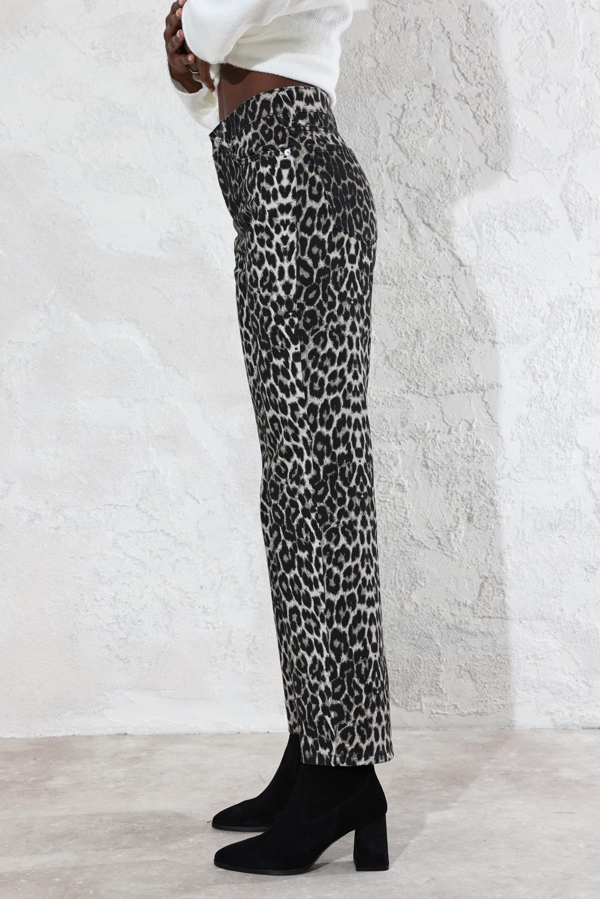 Siyah Yüksek Bel Leopar Desen Straight Jean 