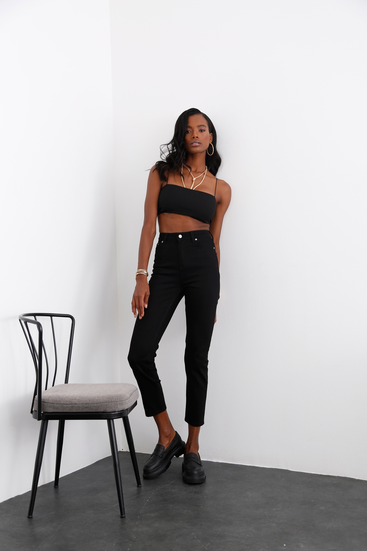 Siyah Yüksek Bel Likralı Mom Fit Jean 