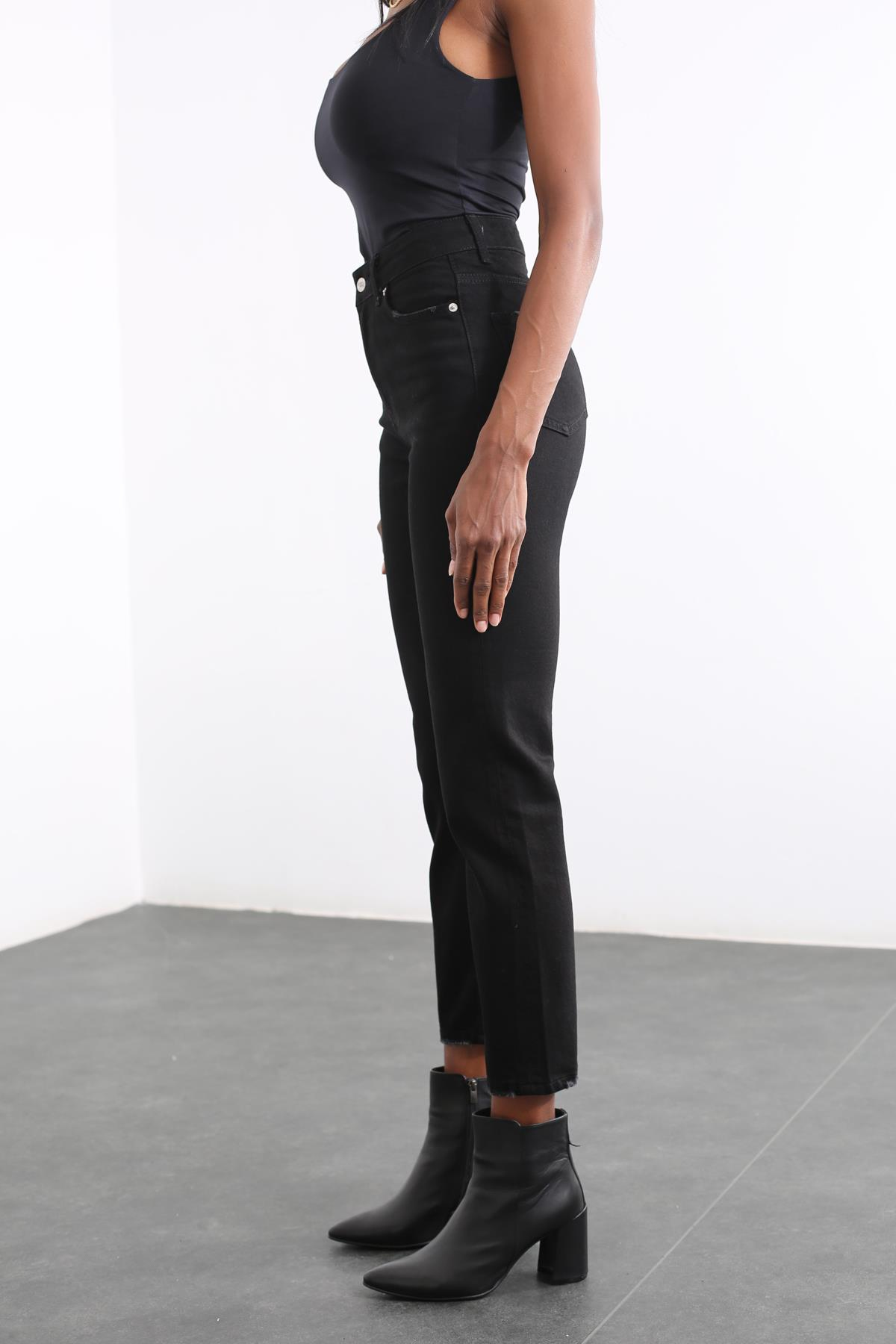 Siyah Yüksek Bel Mom Fit Jean 