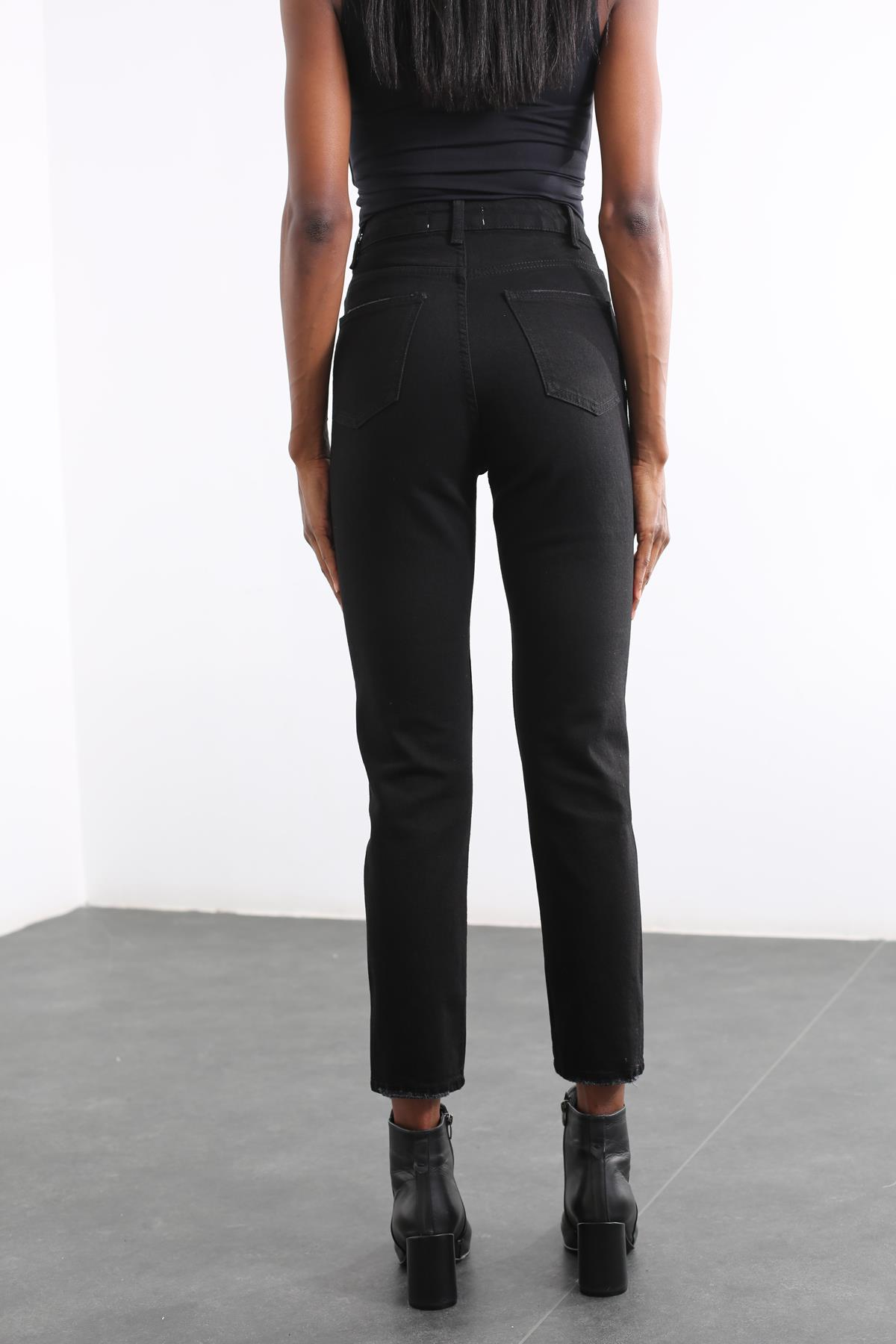 Siyah Yüksek Bel Mom Fit Jean 